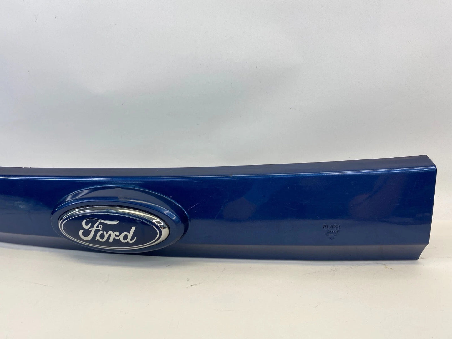 2008-2012 FORD ESCAPE HATCH LIFTGATE TAILGATE LICENSE PLATE MOLDING 8L84-78425A