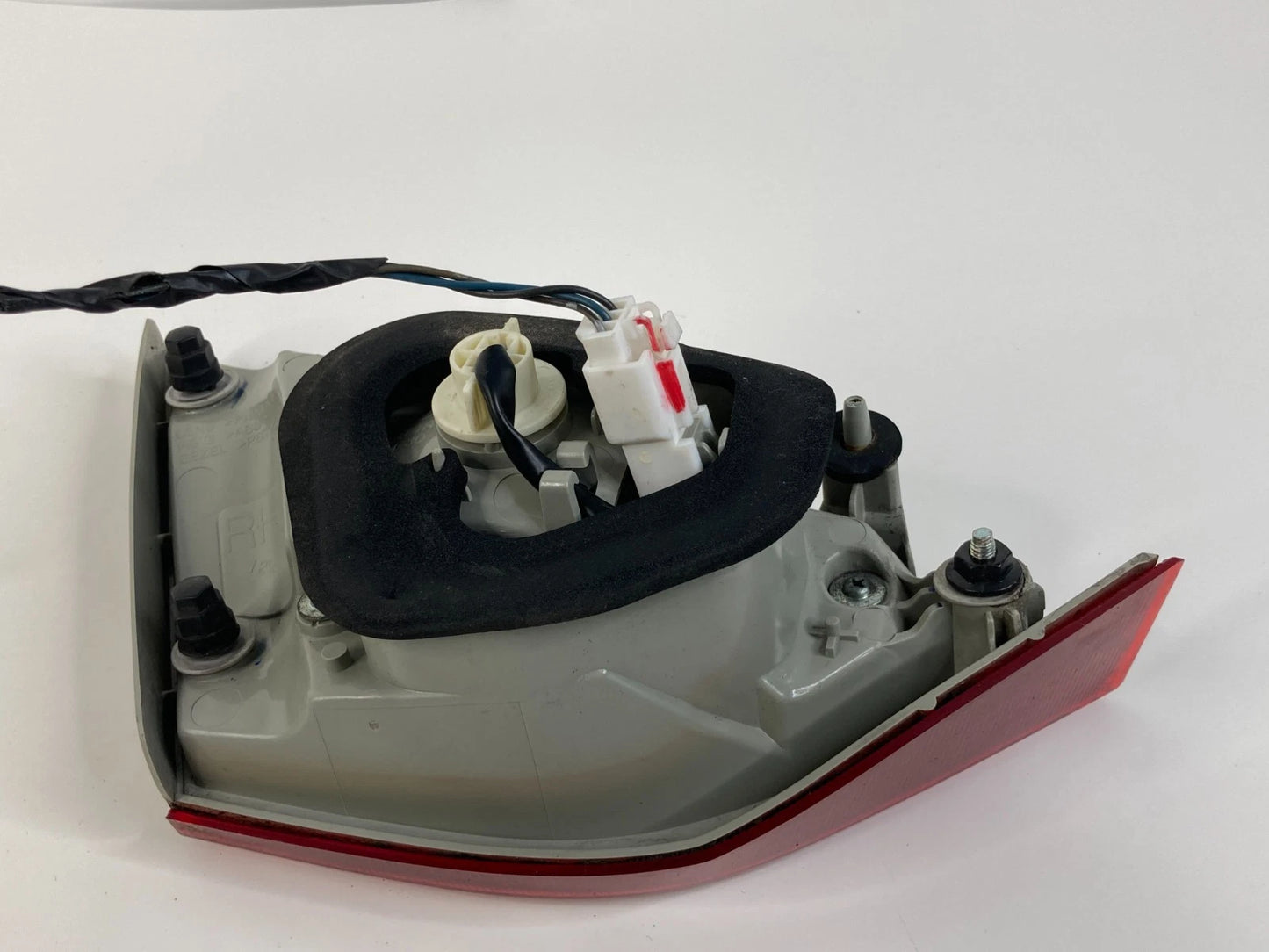 2011-2014 HYUNDAI SONATA TAIL LIGHT LAMP RIGHT PASSENGER INNER TRUNK 924043Q OEM