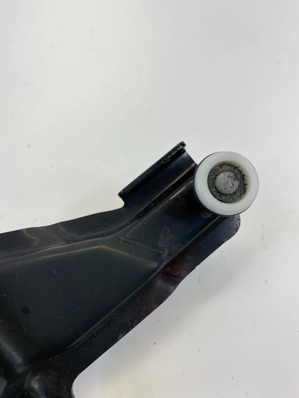 2005-2010 HONDA ODYSSEY REAR RIGHT SLIDING DOOR UPPER ROLLER BRACKET OEM