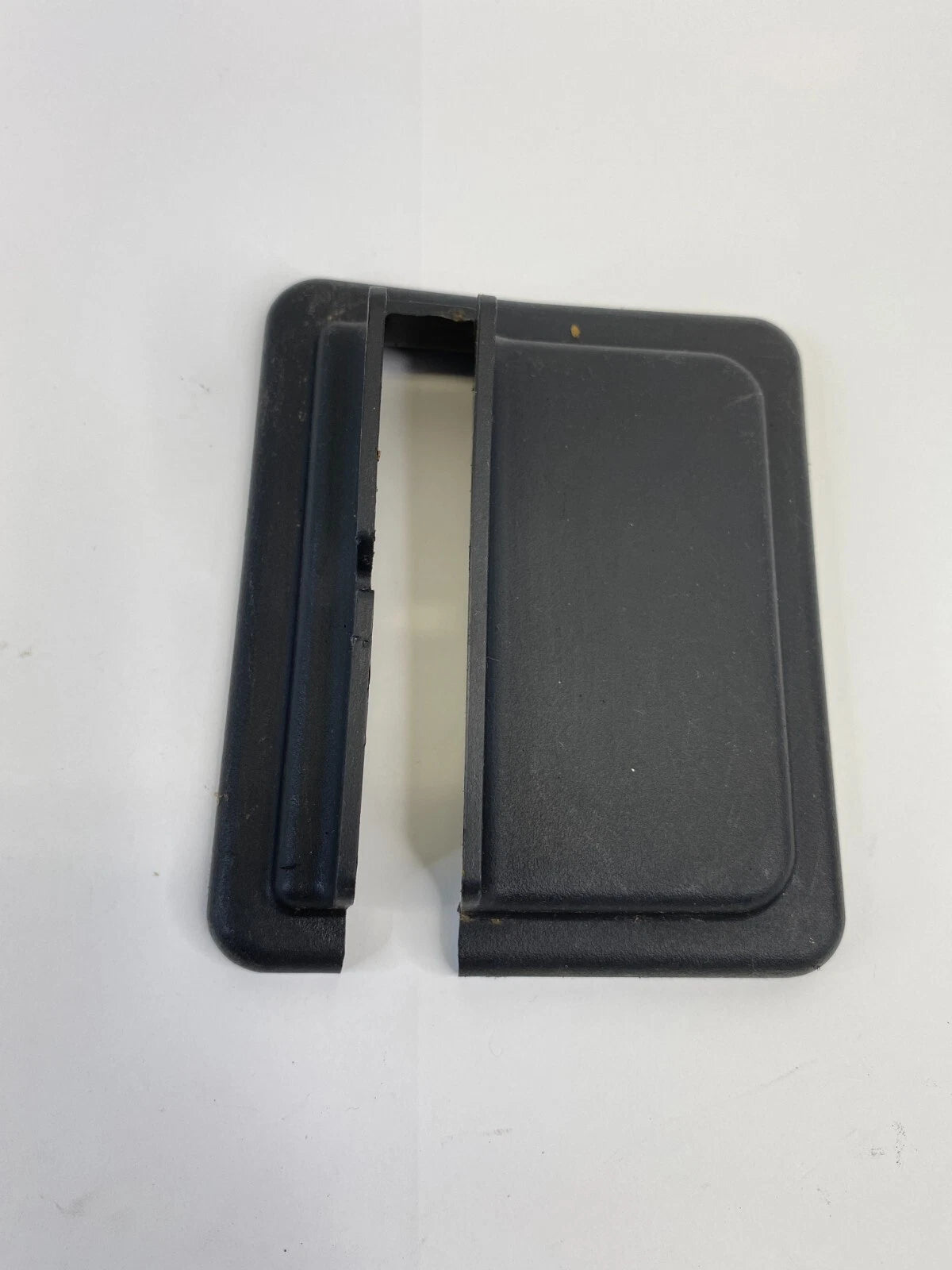 1999-2004 FORD MUSTANG FRONT RIGHT SEAT TRACK BOLT COVER TRIM XR33-63618C82-AB
