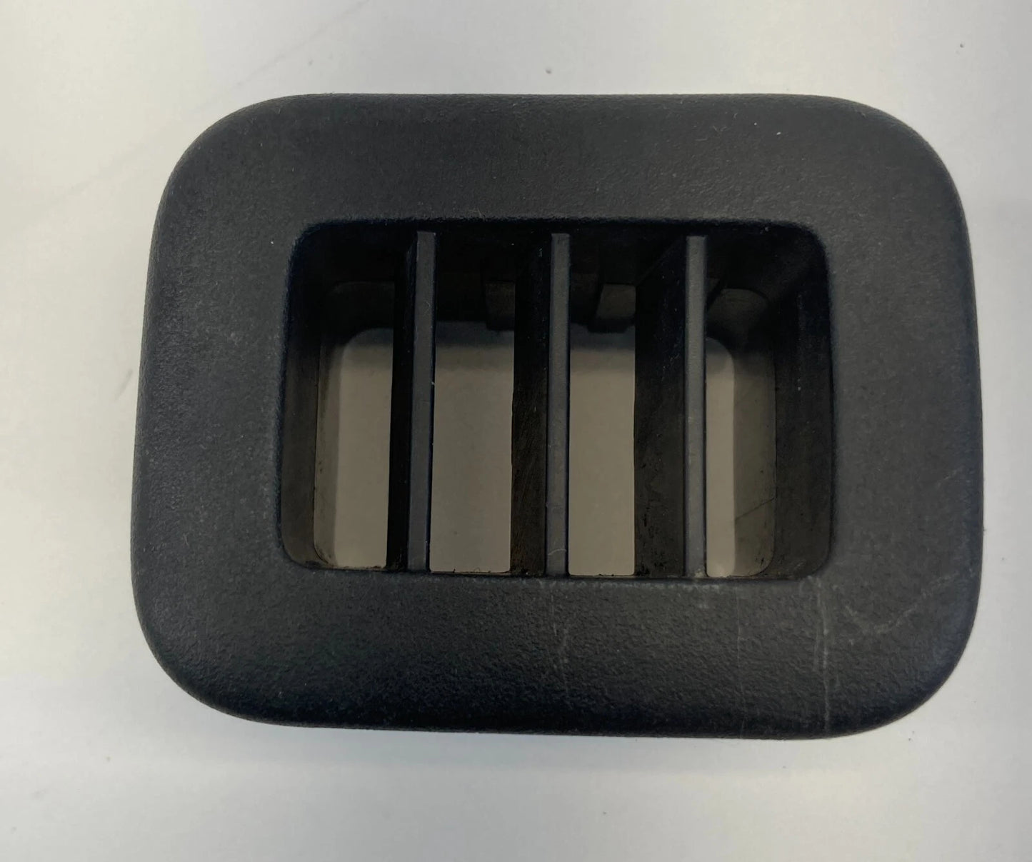 2009-2012 CHEVROLET TRAVERSE CENTER CONSOLE LOWER GRILL GRILLE TRIM COVER OEM