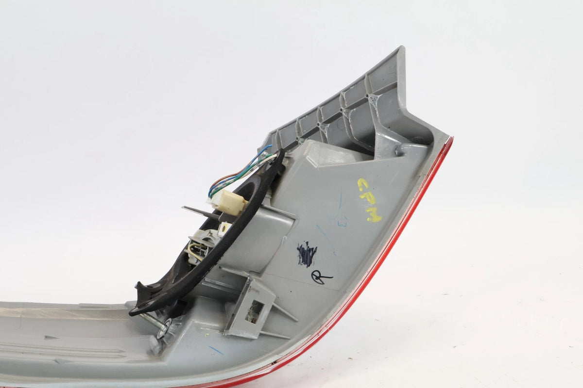 2010 2011 TOYOTA CAMRY HYBRID RIGHT PASSENGER TAIL LIGHT TAILLAMP OUTER LED OEM