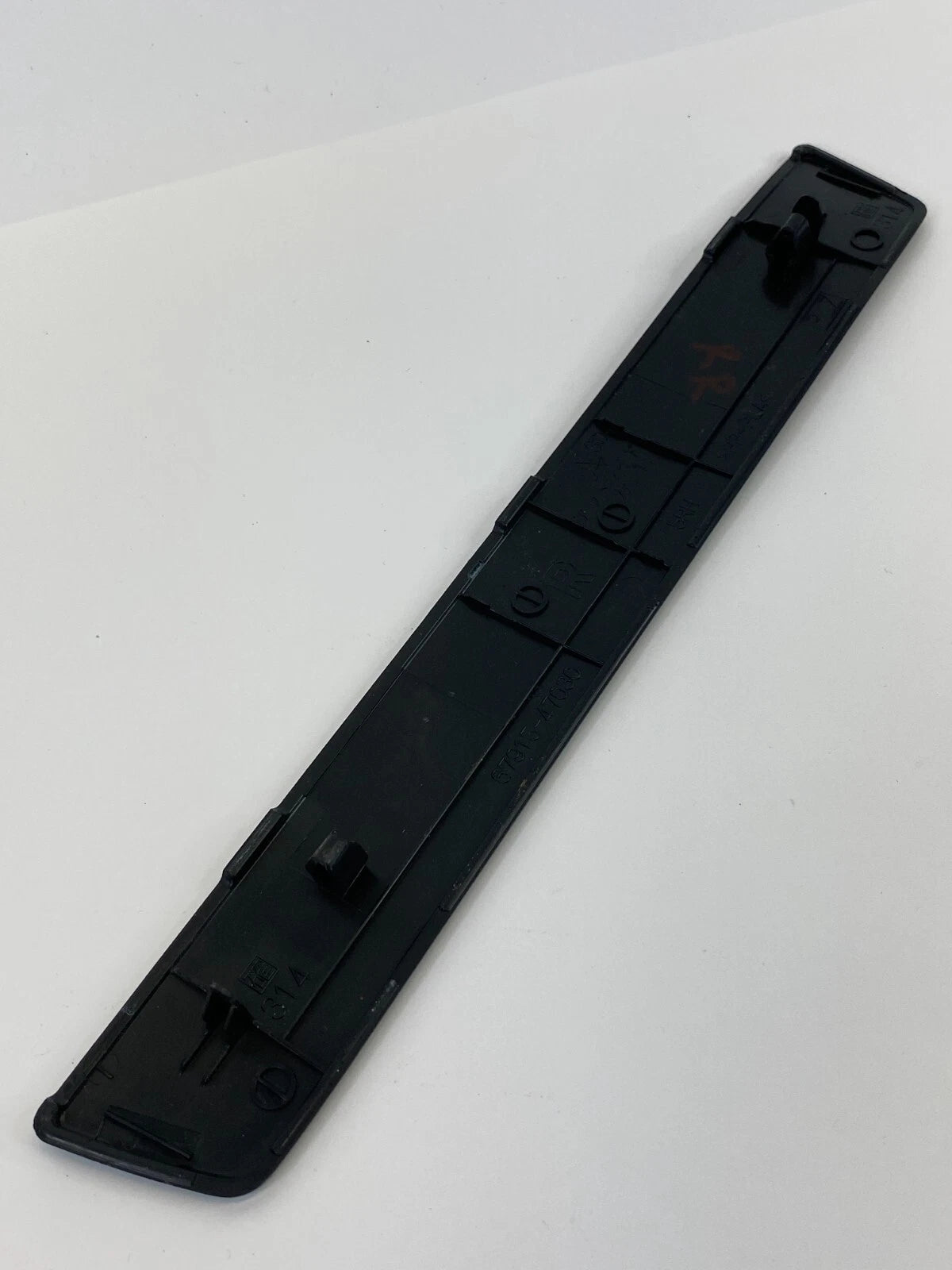 10-15 TOYOTA PRIUS REAR RIGHT SIDE DOOR SCUFF PLATE STEP TRIM PANEL 67915-47030