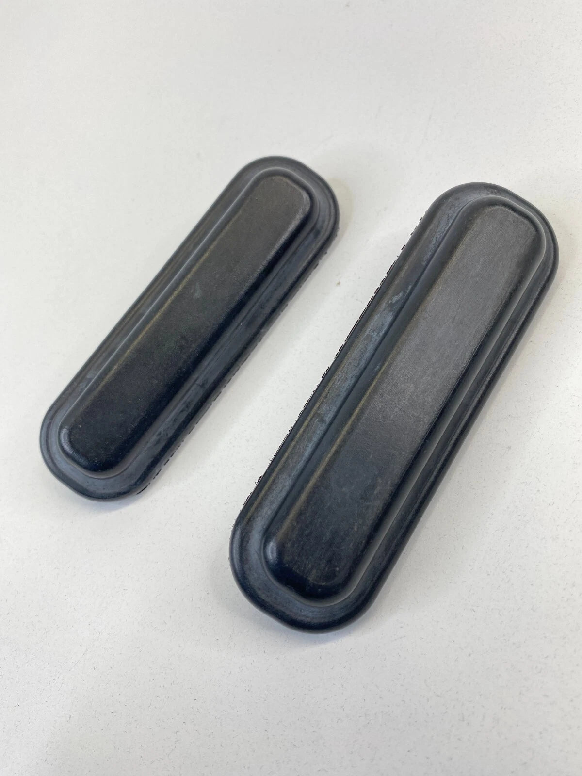 2008-2012 CHEVROLET MALIBU REAR TRUNK LID BUMPER STOPPER SET PAIR 15877980 OEM