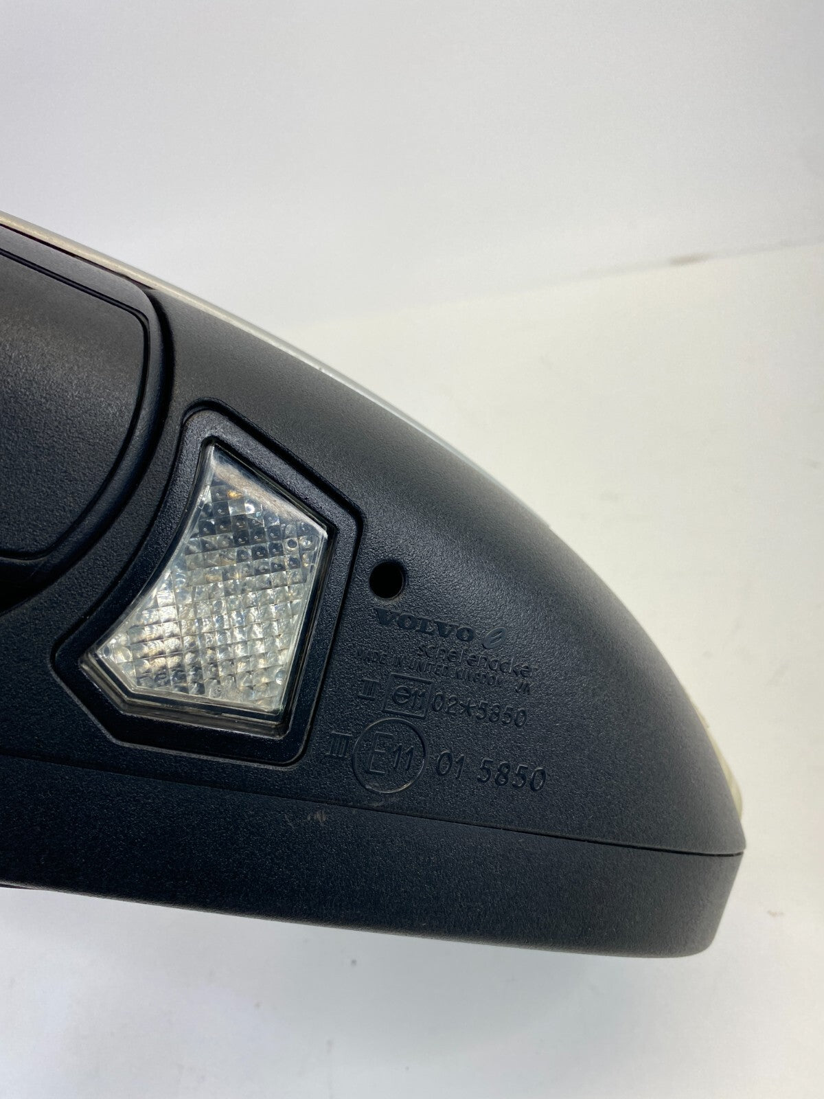 04-06 Volvo S40 Left Driver Side View Power Door Mirror W/ Turn Signal 30674980