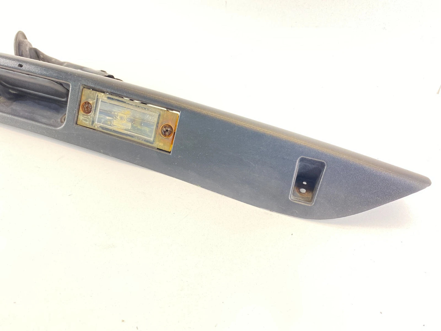 01-05 DODGE GRAND CARAVAN REAR LICENSE PLATE LIGHT FILLER MOULDING 04857231AE