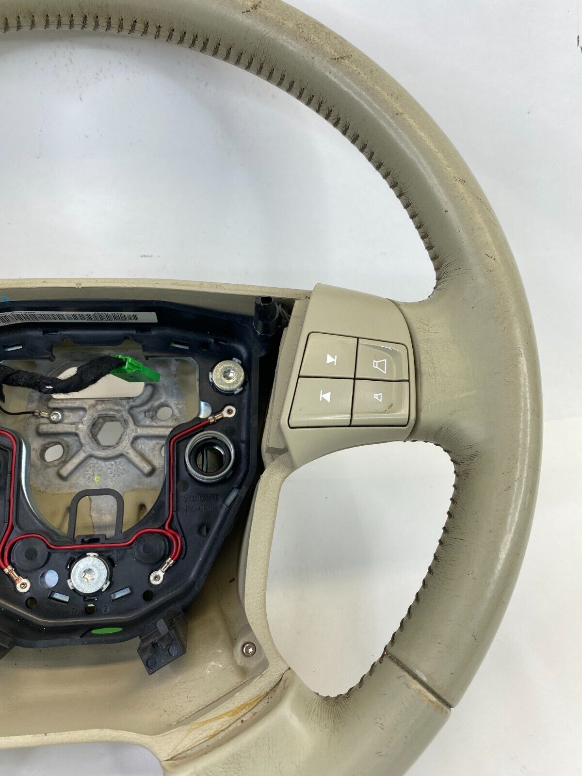 08-10 Volvo XC70 Driver Side Steering Wheel W Cruise & Audio Controls OEM