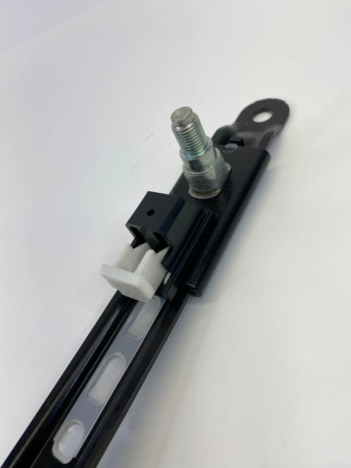 2010 2011 2012 2013 2014 2015 TOYOTA PRIUS SEAT BELT HEIGHT ADJUSTER ASSEMBLY