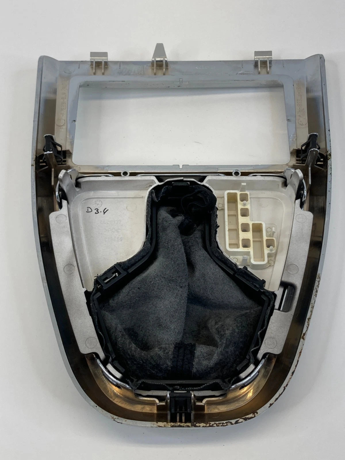 2008-2012 LAND ROVER LR2 CENTER CONSOLE SHIFTER BEZEL TRIM PANEL W/BOOT OEM
