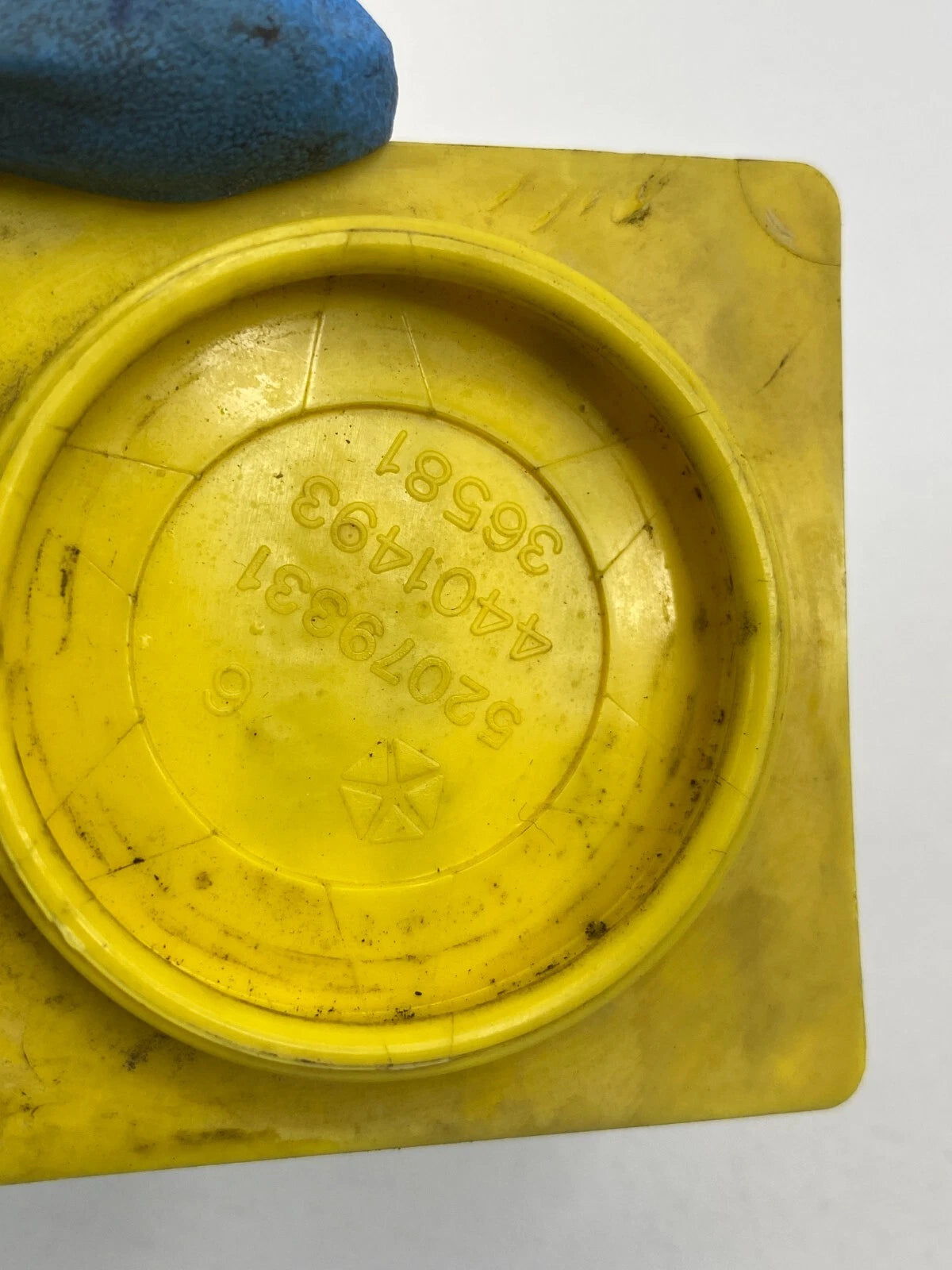 2001-2020 DODGE GRAND CARAVAN RADIATOR OVERFLOW COOLANT BOTTLE LID TOP CAP OEM