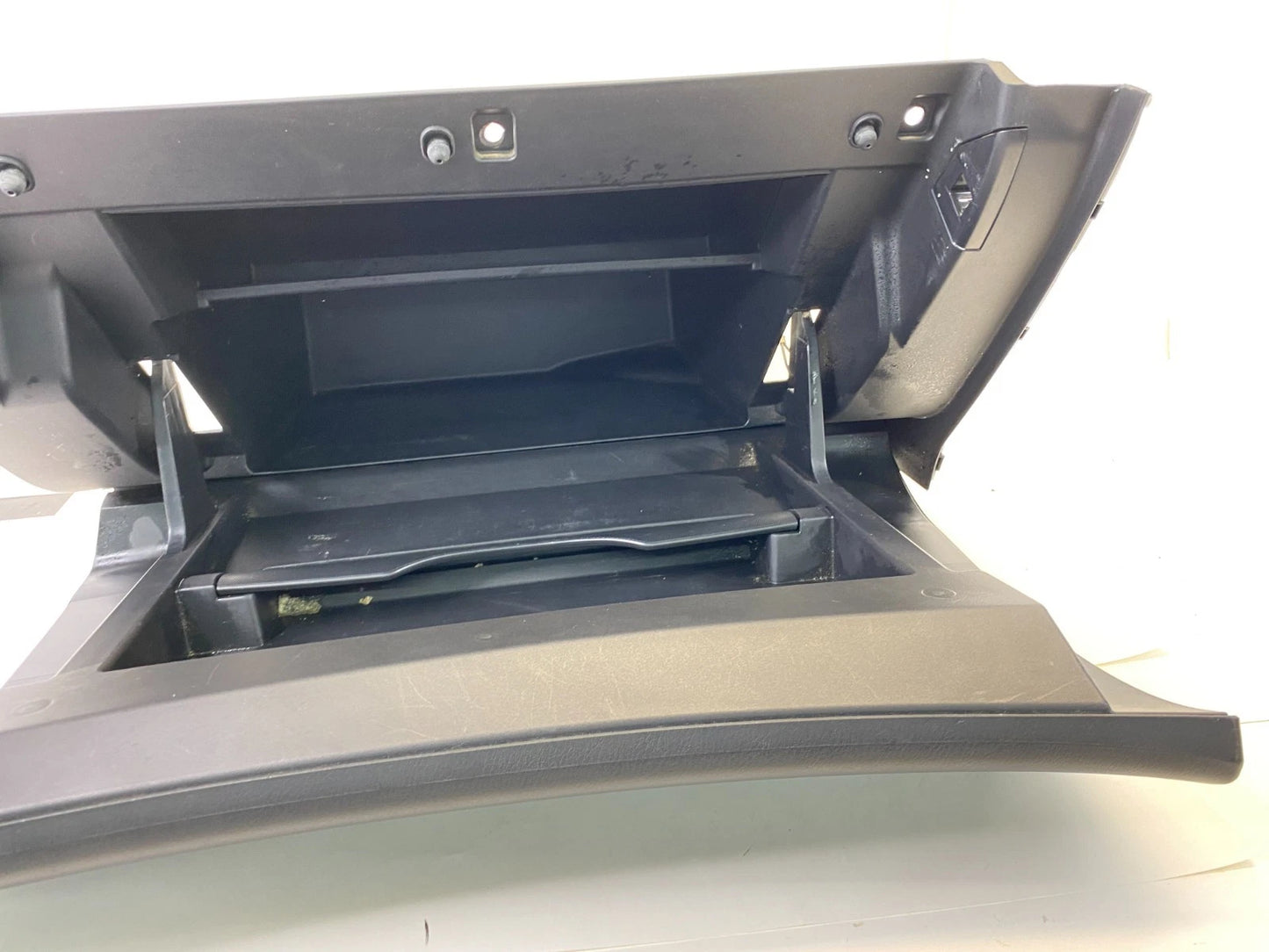 2013-2020 NISSAN PATHFINDER GLOVE BOX STORAGE COMPARTMENT ASSEMBLY W/LATCH OEM