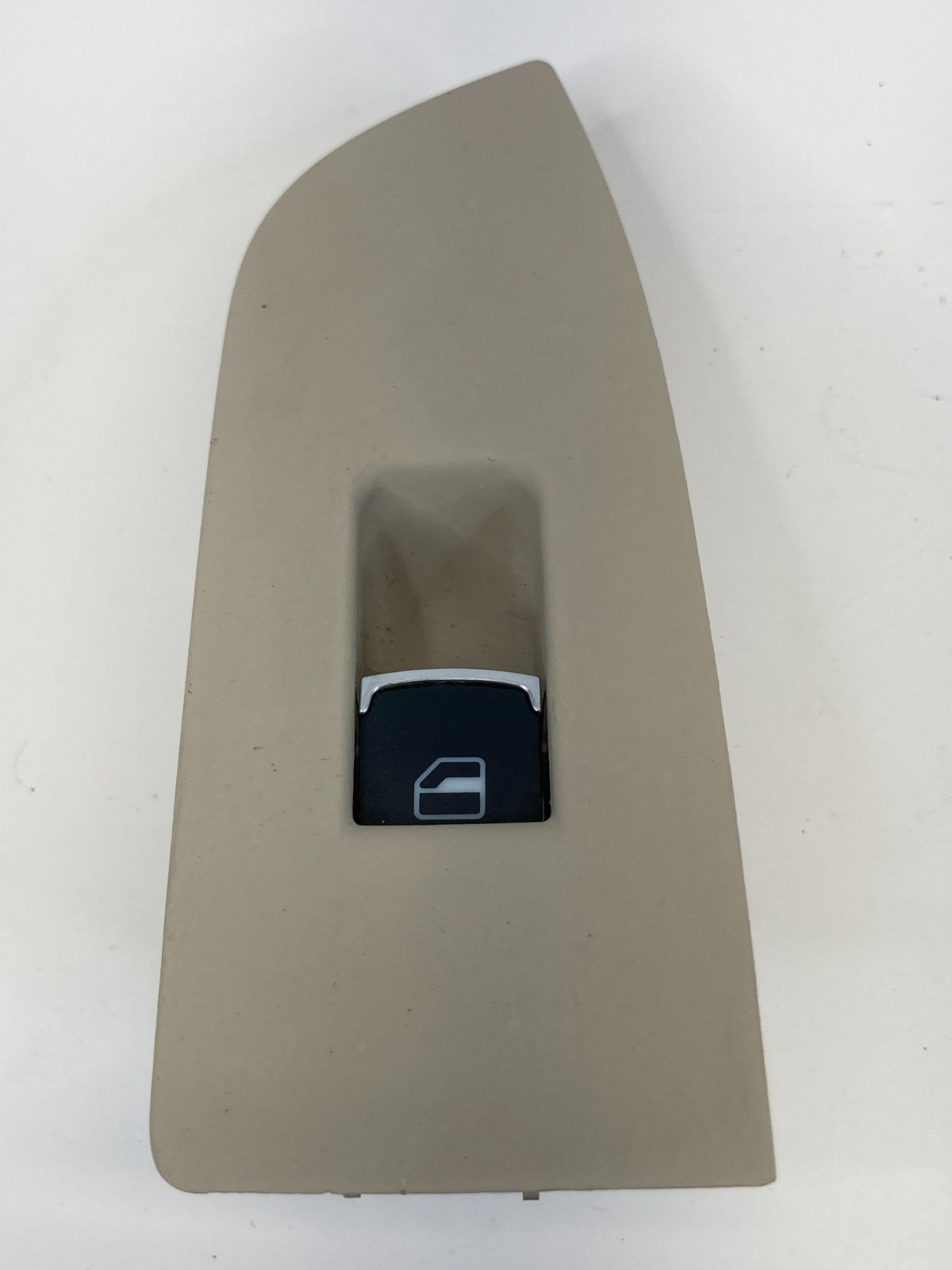 2009-2017 Volkswagen CC Rear Right Side Door Window Switch w/ Bezel 3C8867376A