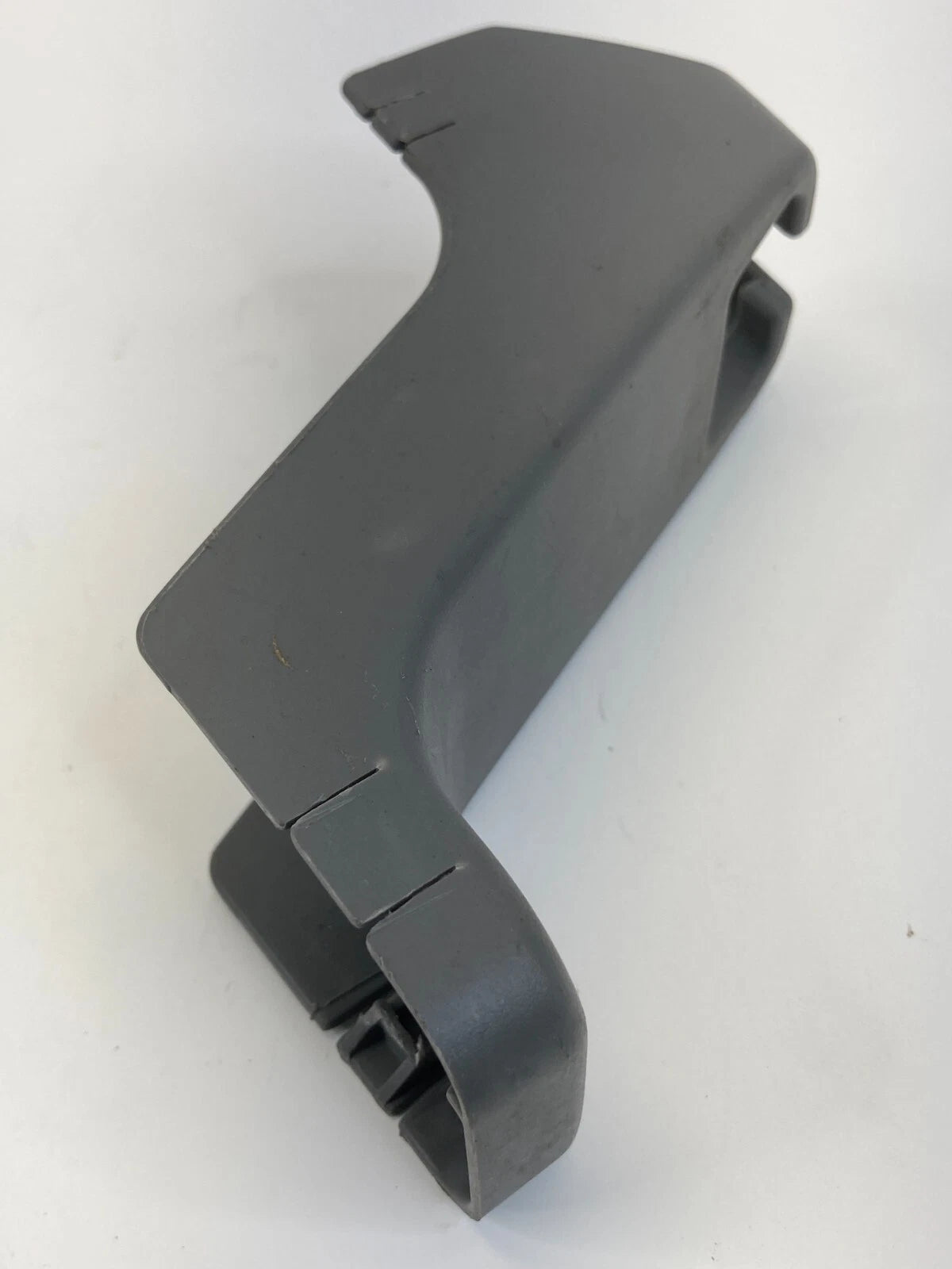 2002 2003 TOYOTA CAMRY FRONT RIGHT SEAT OUTER TRACK END CAP COVER 72137-AA020