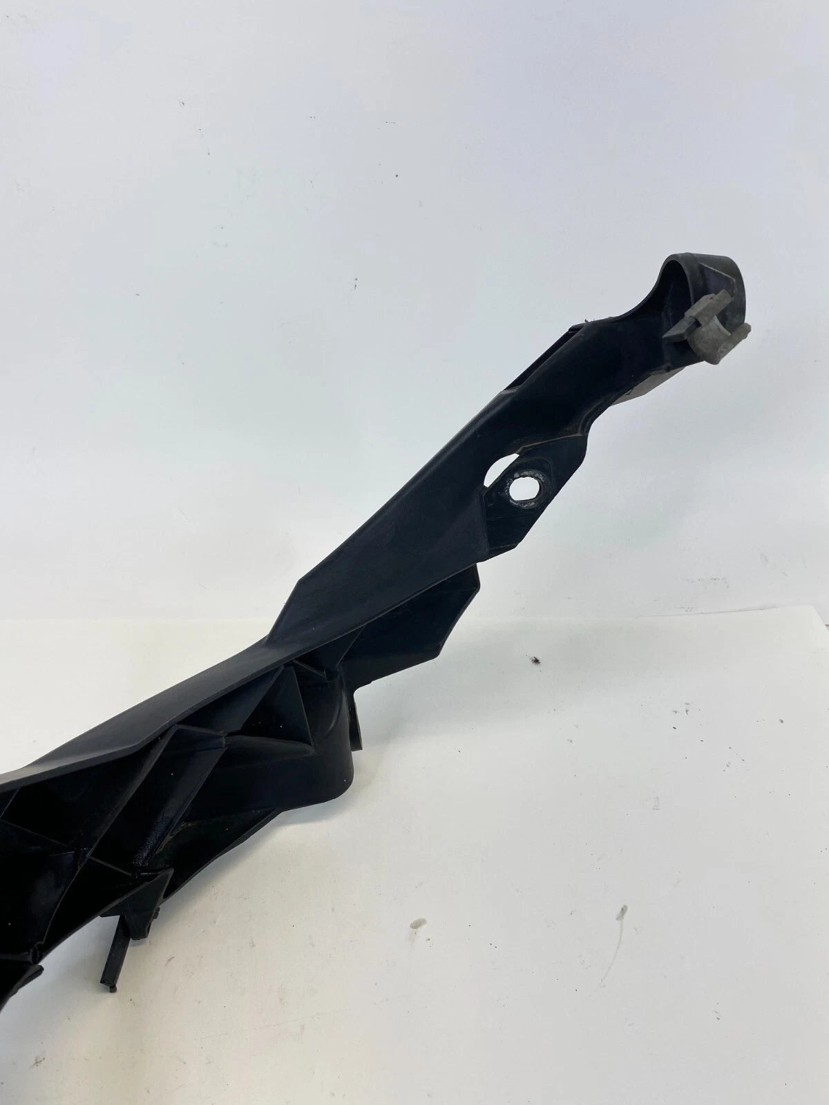 2006 BMW 330xi 330i FRONT RIGHT HEADLIGHT MOUNT BRACKET OEM FACTORY 51117116708