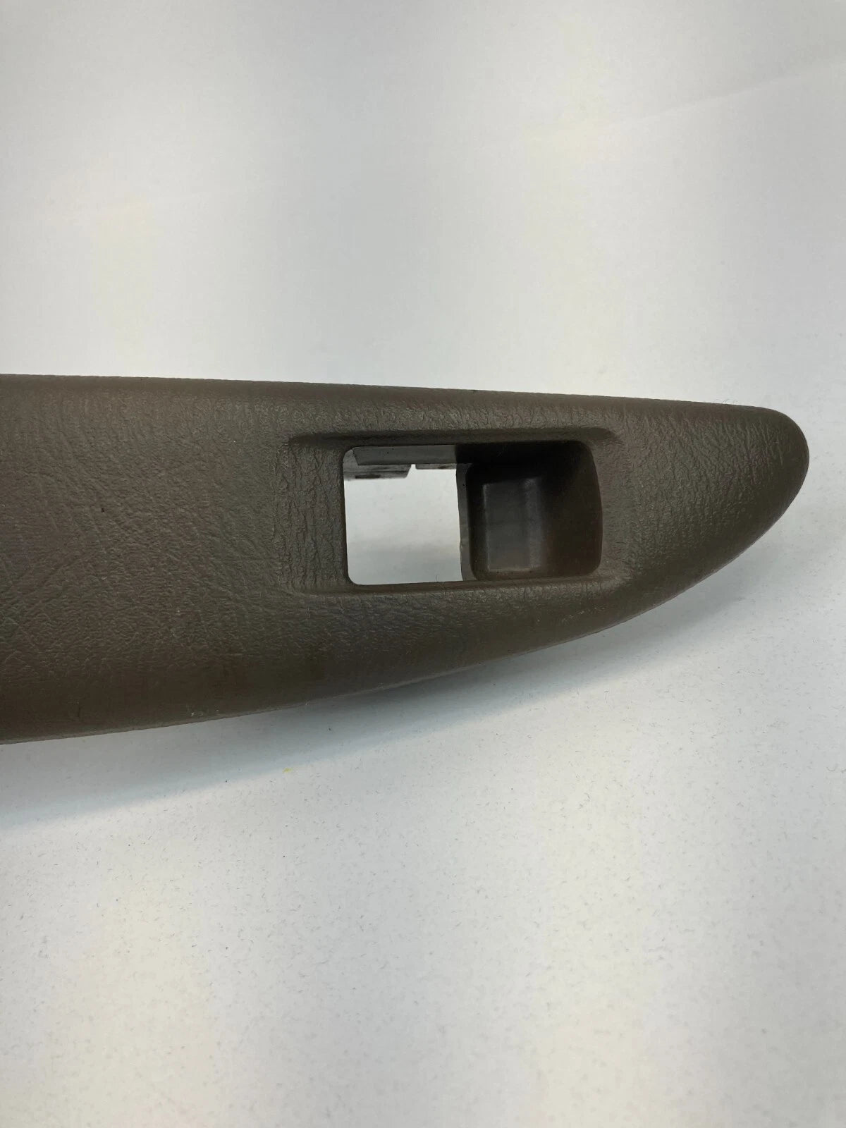 98-01 NISSAN ALTIMA REAR LEFT SIDE DOOR WINDOW SWITCH COVER BEZEL 82961-9E000