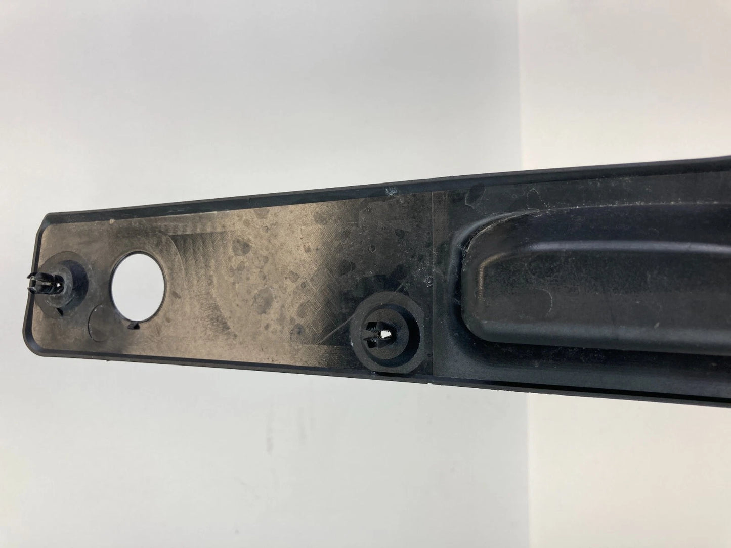 2003-2009 MERCEDES-BENZ E 320 TRUNK LID HANDLE PANEL COVER TRIM A2117500193