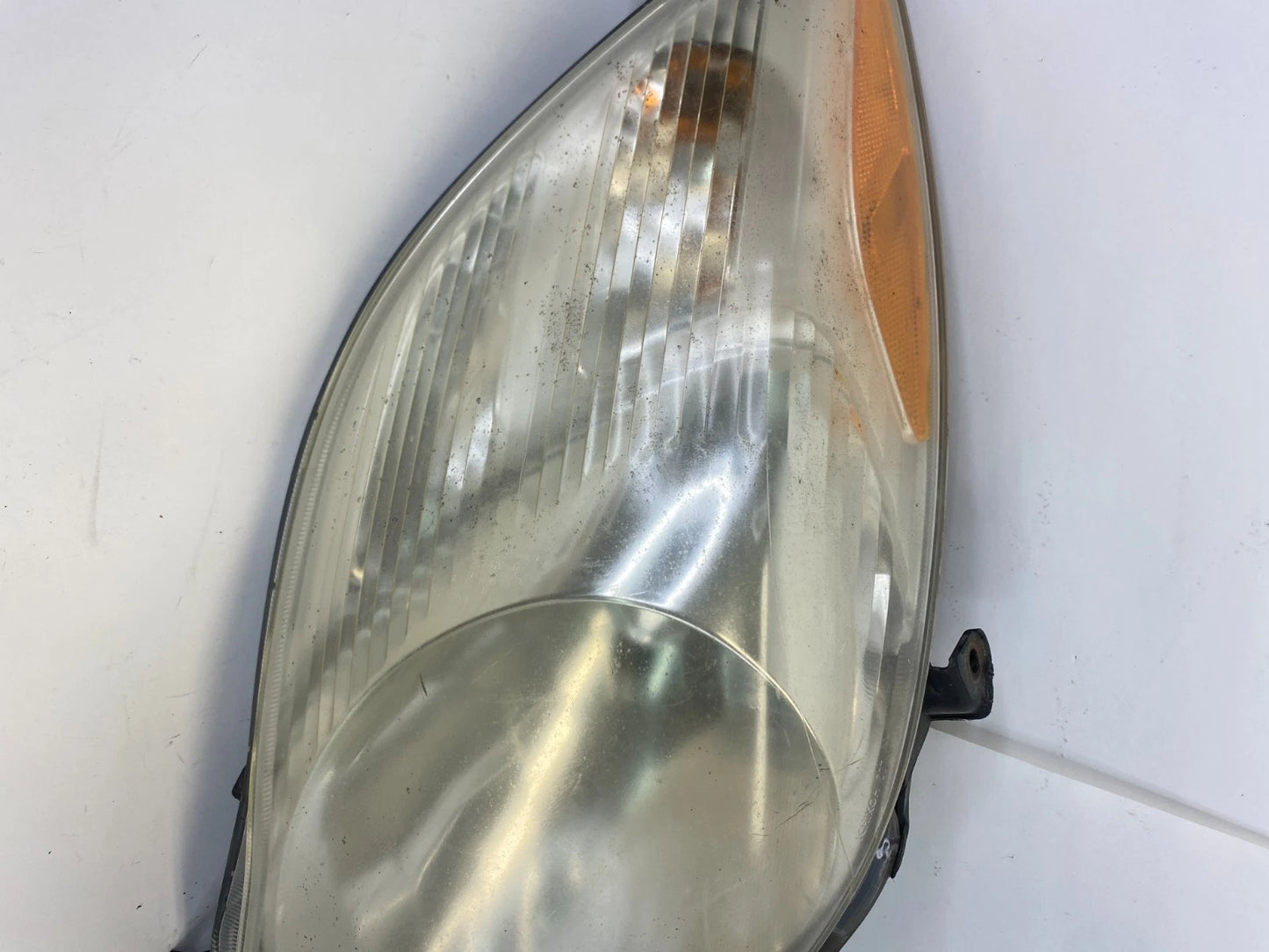 2009-2011 TOYOTA YARIS HATCHBACK FRONT LEFT DRIVER SIDE HEADLIGHT HEAD LAMP OEM