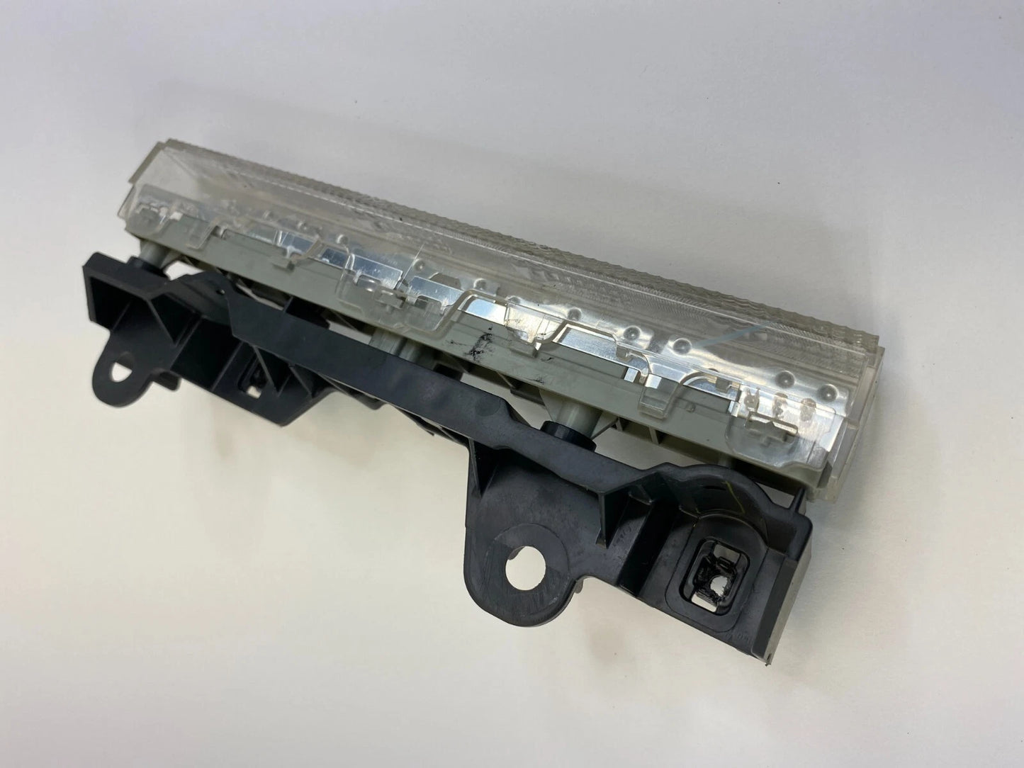 2009 2010 PONTIAC VIBE GT HATCHBACK 3RD THIRD BRAKE LIGHT HIGH MOUNT STOP LAMP