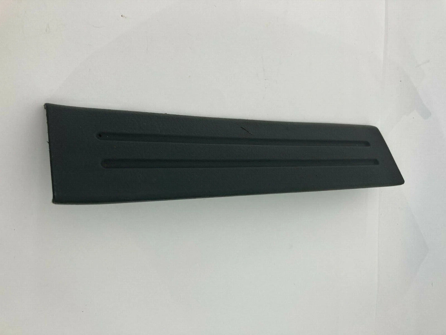 2003 KIA SORENTO REAR RIGHT FLOOR DOOR SCUFF SILL PLATE TRIM 85873-3E000 OEM