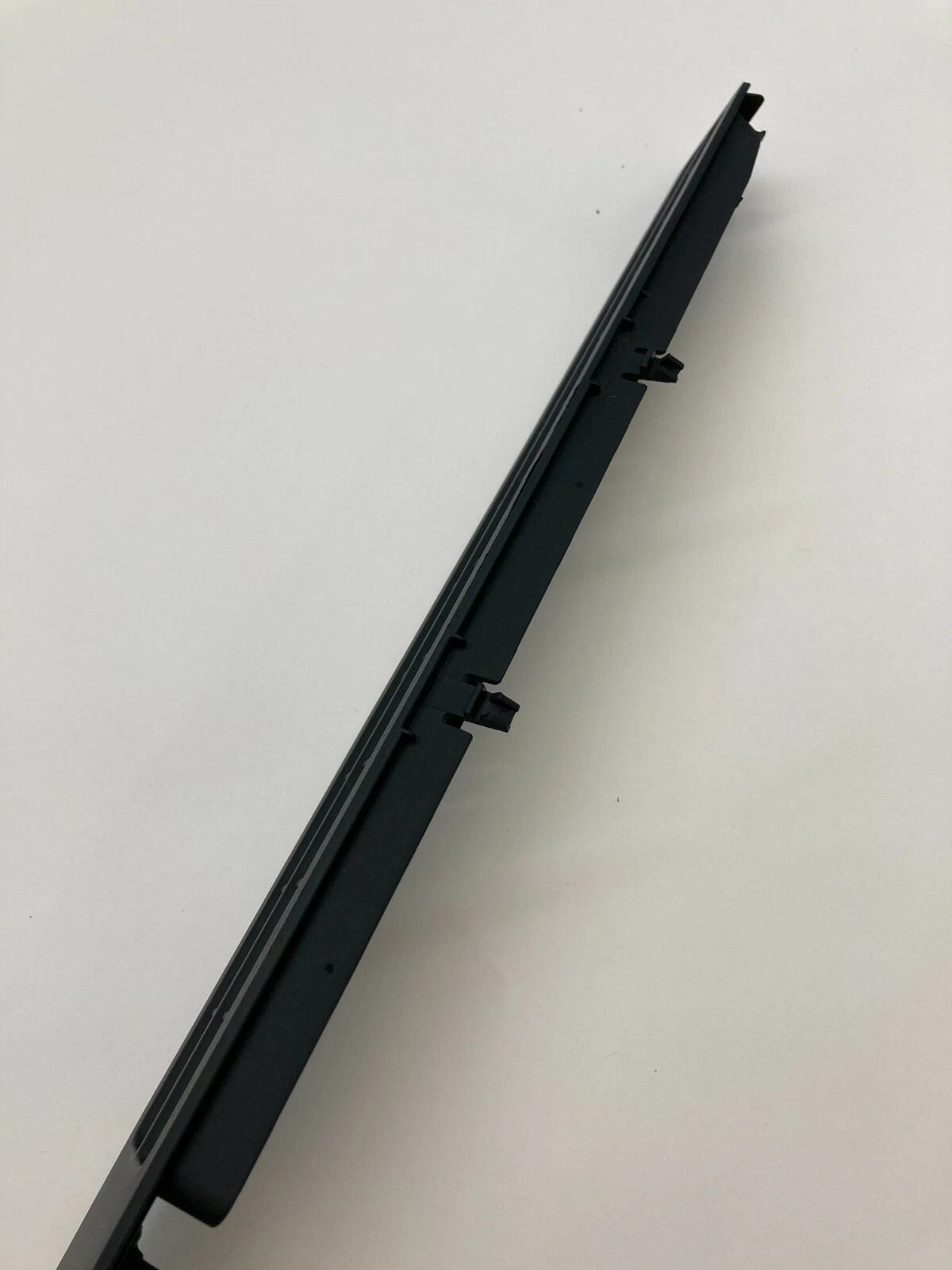 2006 VOLKSWAGEN PASSAT CENTER DASH DEFROSTER AIR VENT GRILL BEZEL TRIM P0108663