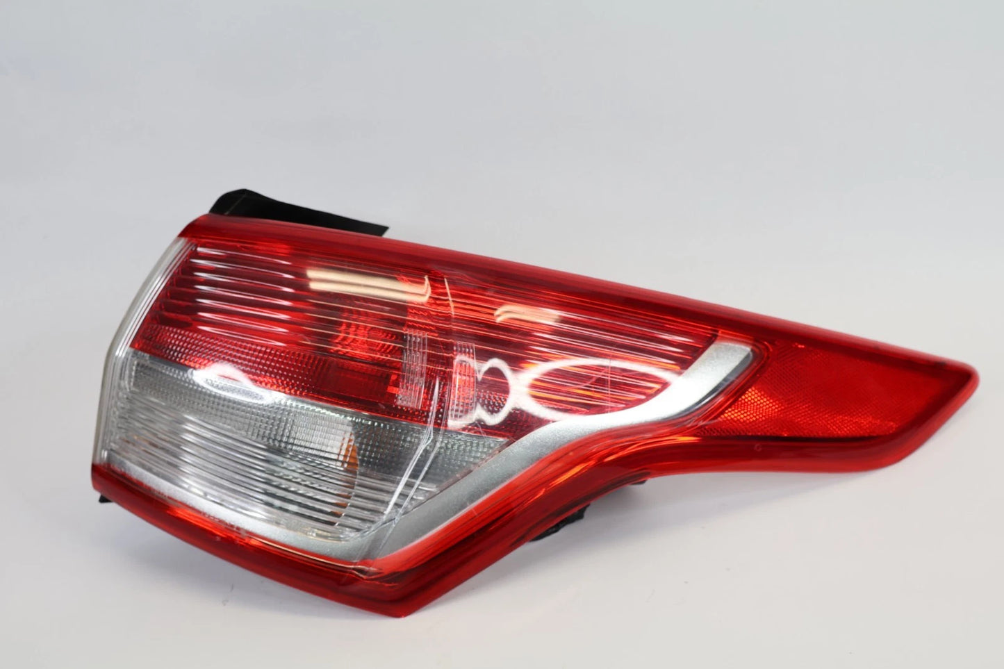 2013-2016 FORD ESCAPE RIGHT REAR OUTER TAILLIGHT LAMP UNIT VPCJ5X-13440-A
