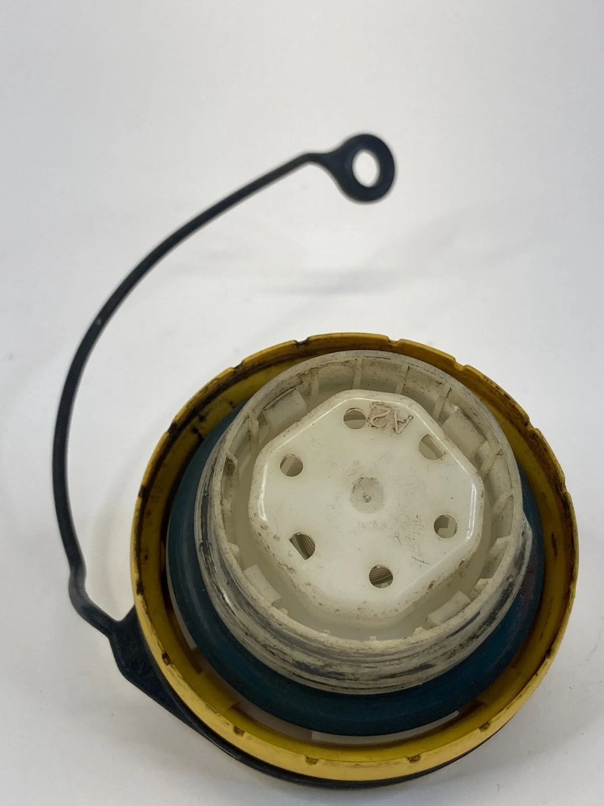 2010-2016 BUICK LACROSSE FUEL FILLER GAS LID COVER CAP OEM