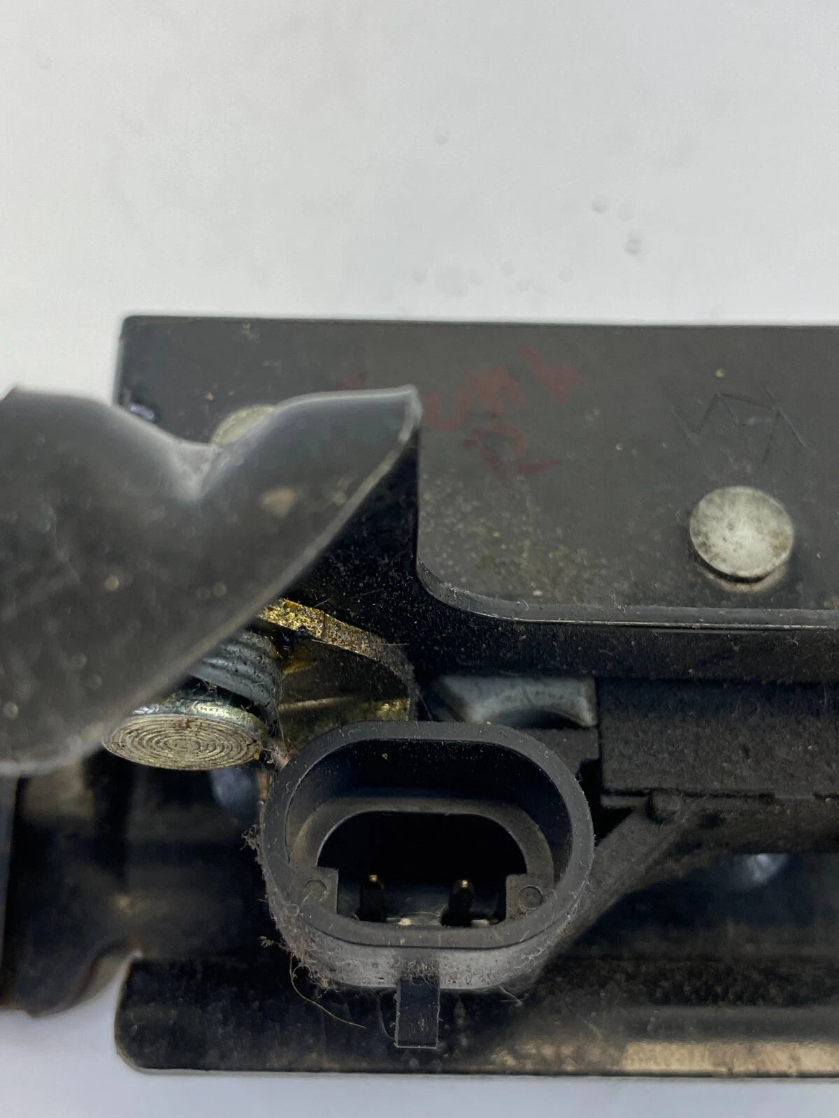 2000-2004 GMC YUKON REAR TRUNK LID DOOR LIFTGATE RIGHT SIDE LOWER LOCK LATCH OEM