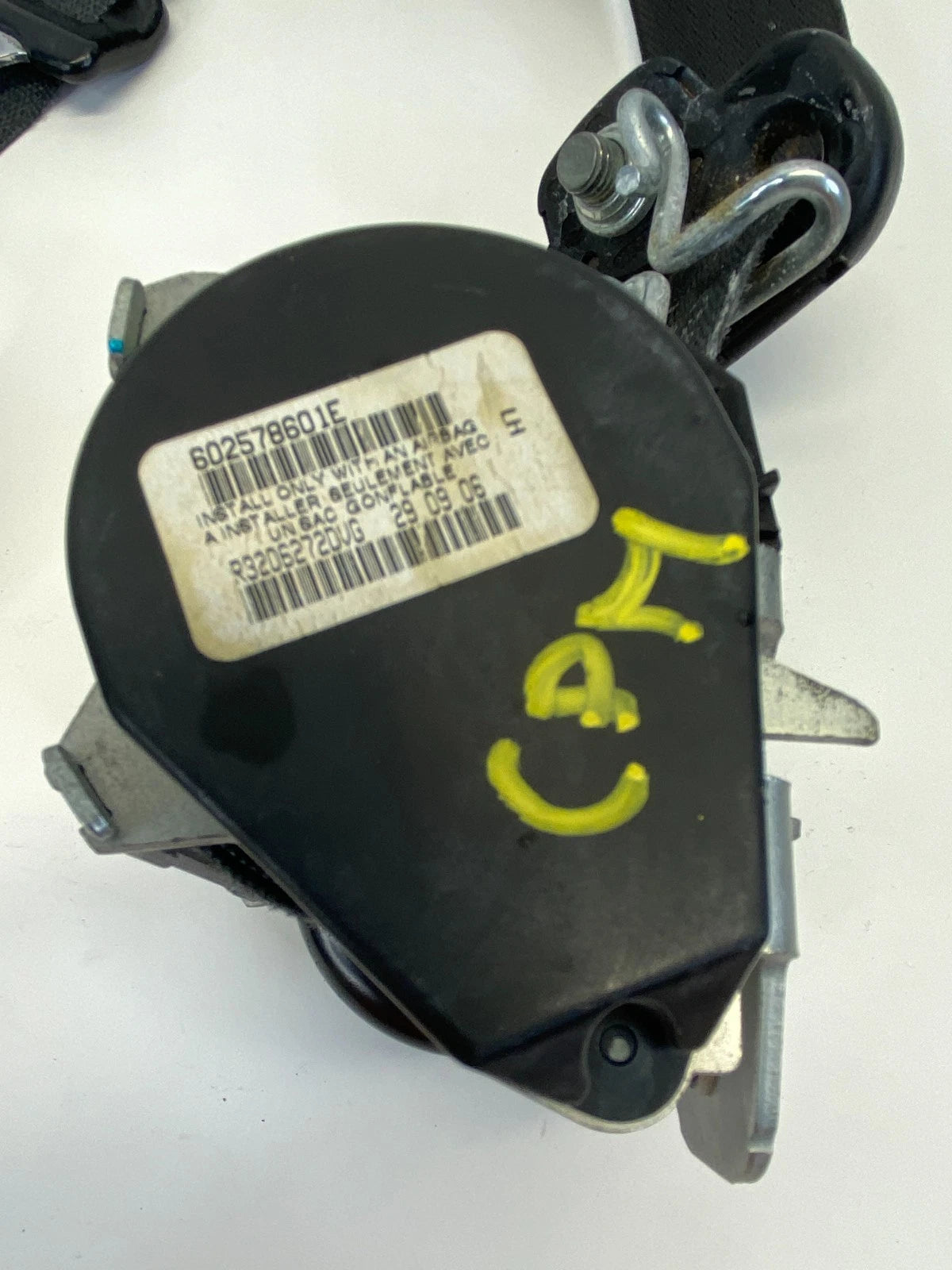2005-2007 FORD FOCUS FRONT LEFT DRIVER SIDE SEAT BELT RETRACTOR PRETENSIONER OEM