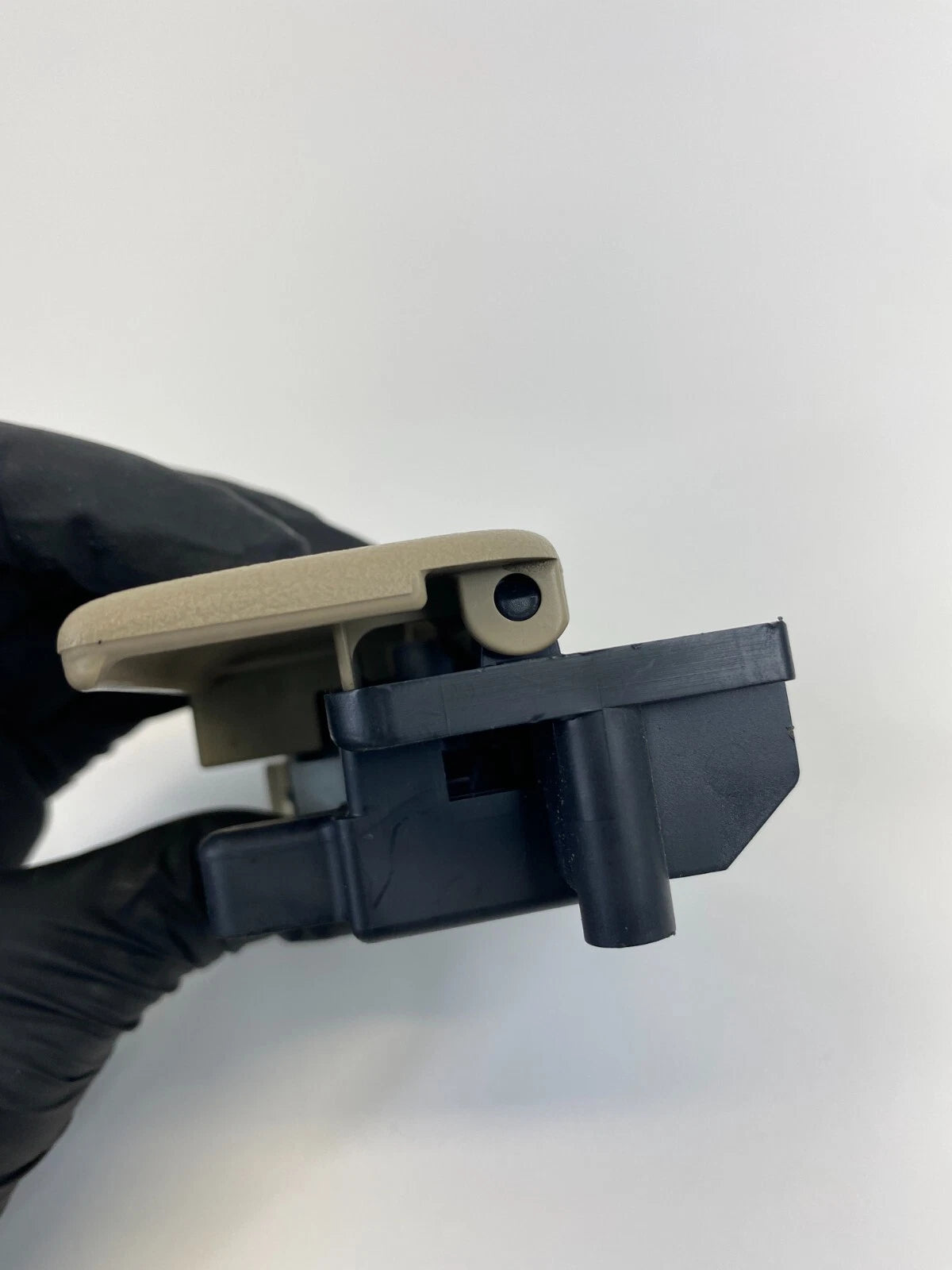 2000-2006 MAZDA MPV GLOVE BOX COMPARTMENT LOCK LATCH RELEASE HANDLE OEM