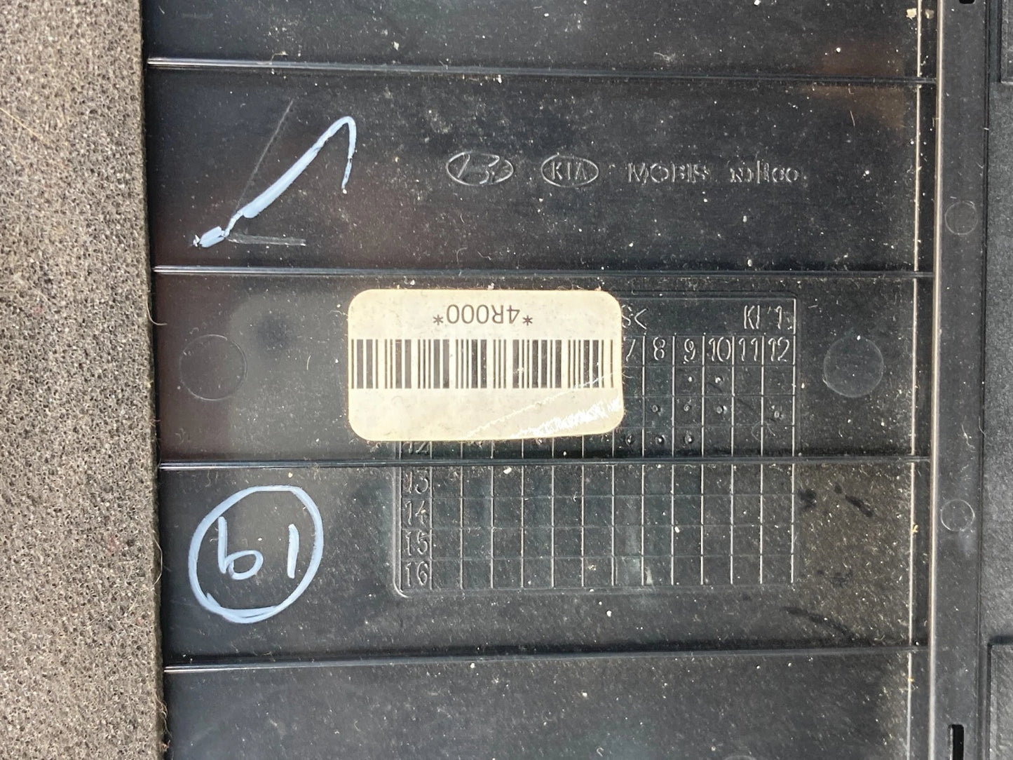 2011-2014 HYUNDAI SONATA FRONT CENTER CONSOLE STORAGE COMPARTMENT TRAY PANEL OEM