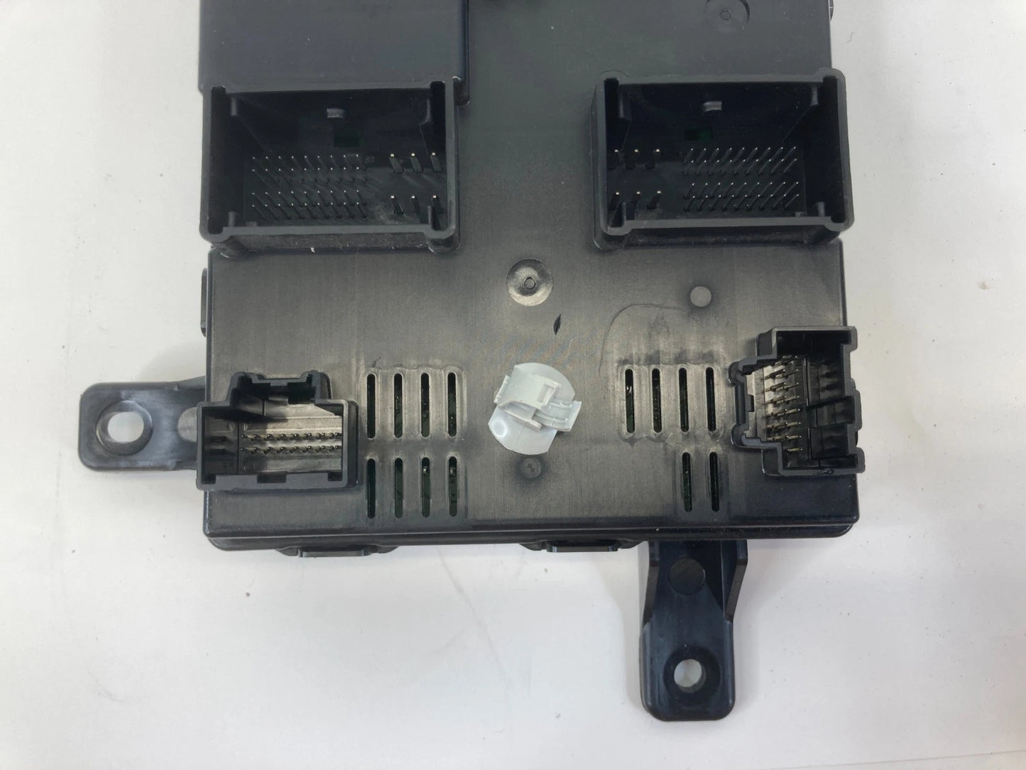 2006-2010 KIA SEDONA 3.8L V6 REAR QUARTER PANEL FUSE BOX BODY CONTROL MODULE OEM