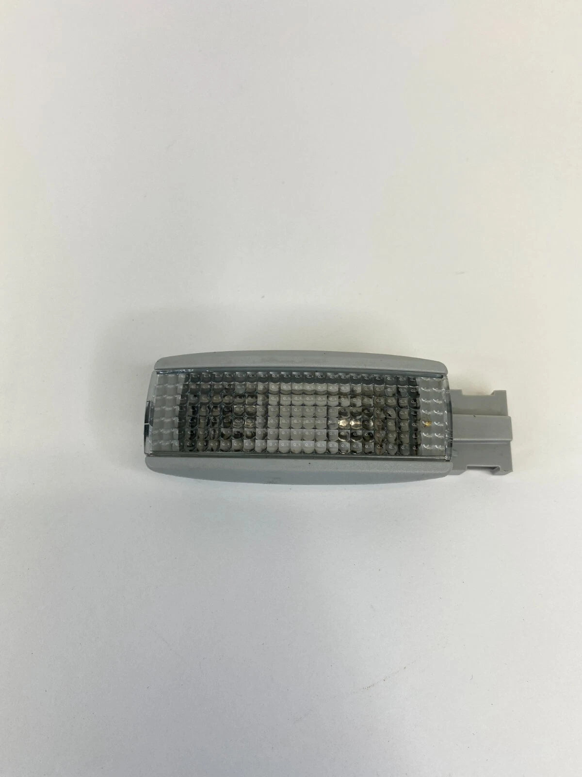 1998-2005 VOLKSWAGEN PASSAT RIGHT SUNVISOR LAMP SUN VISOR VANITY LIGHT 3B0947113