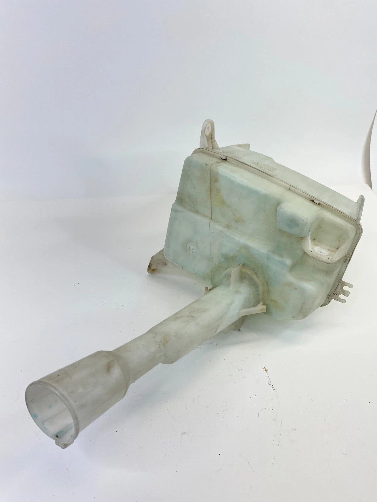 2001-2003 TOYOTA RAV4 WINDSHIELD WIPER FLUID RESERVOIR TANK BOTTLE ASSEMBLY OEM