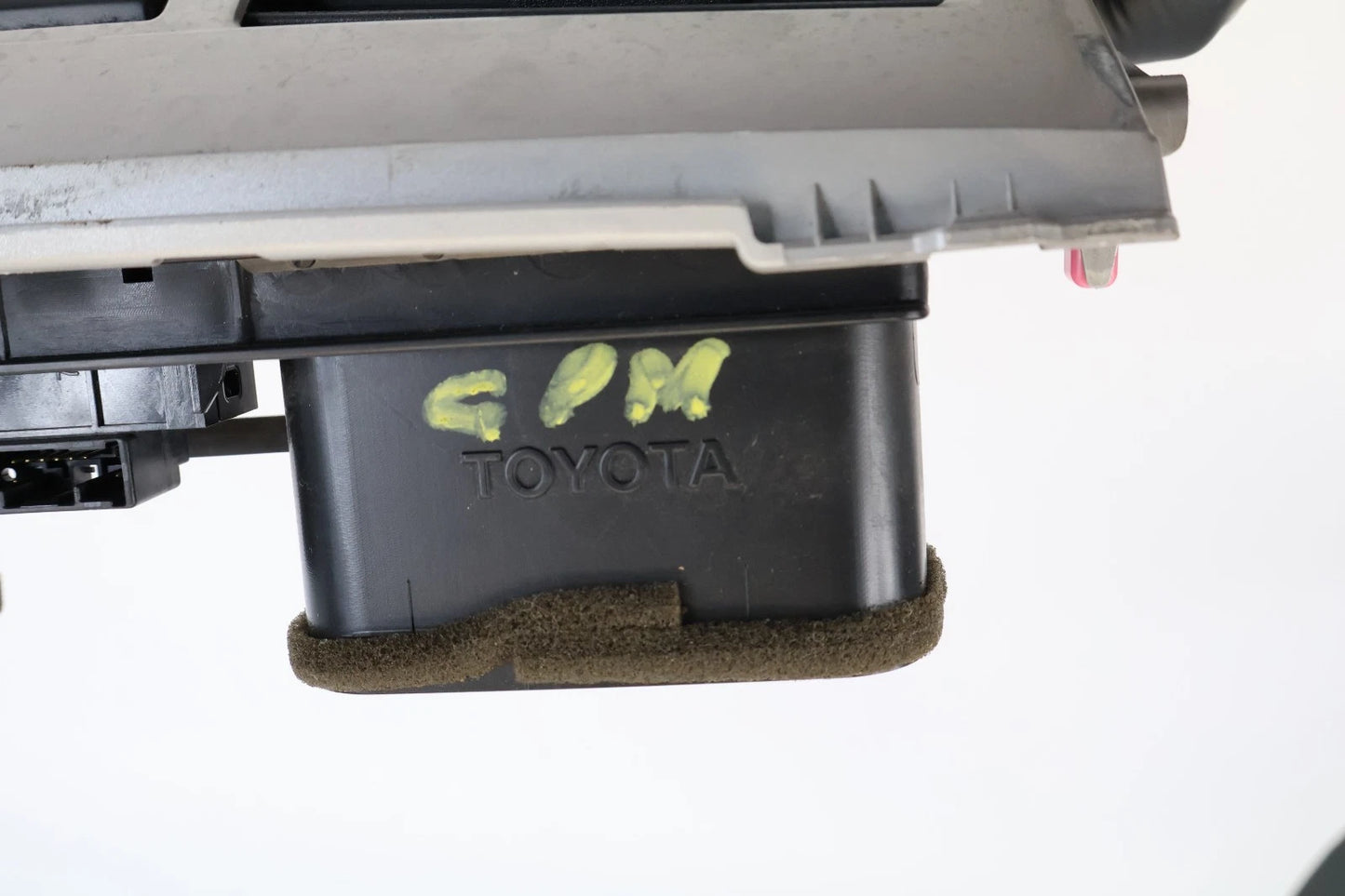 2007-2012 TOYOTA YARIS CENTER DASH RADIO BEZEL W/ AIR VENTS & HAZARD SWITCH OEM