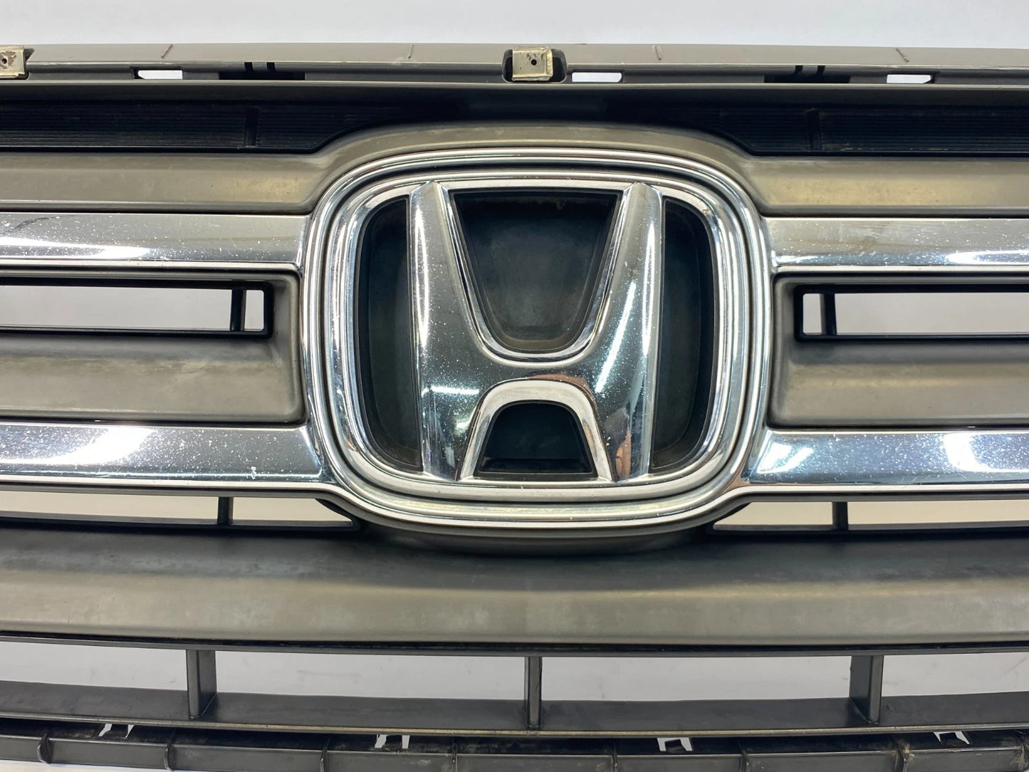 2011-2013 HONDA ODYSSEY FRONT BUMPER UPPER GRILL GRILLE ASSEMBLY & EMBLEM OEM