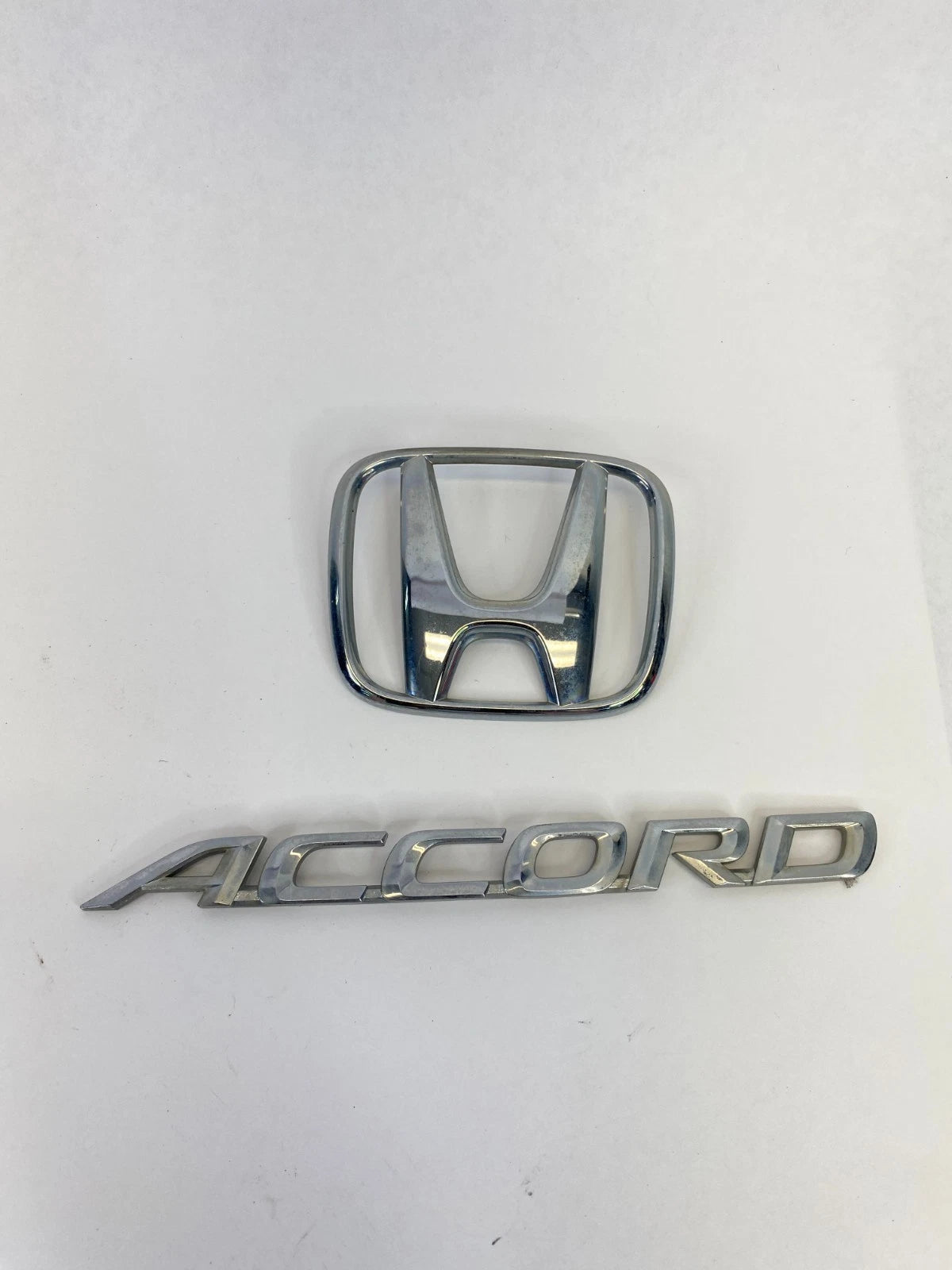 2003-2005 HONDA ACCORD COUPE REAR LOGO MARK EMBLEM BADGE SET 75701-SHJ-A000 OEM