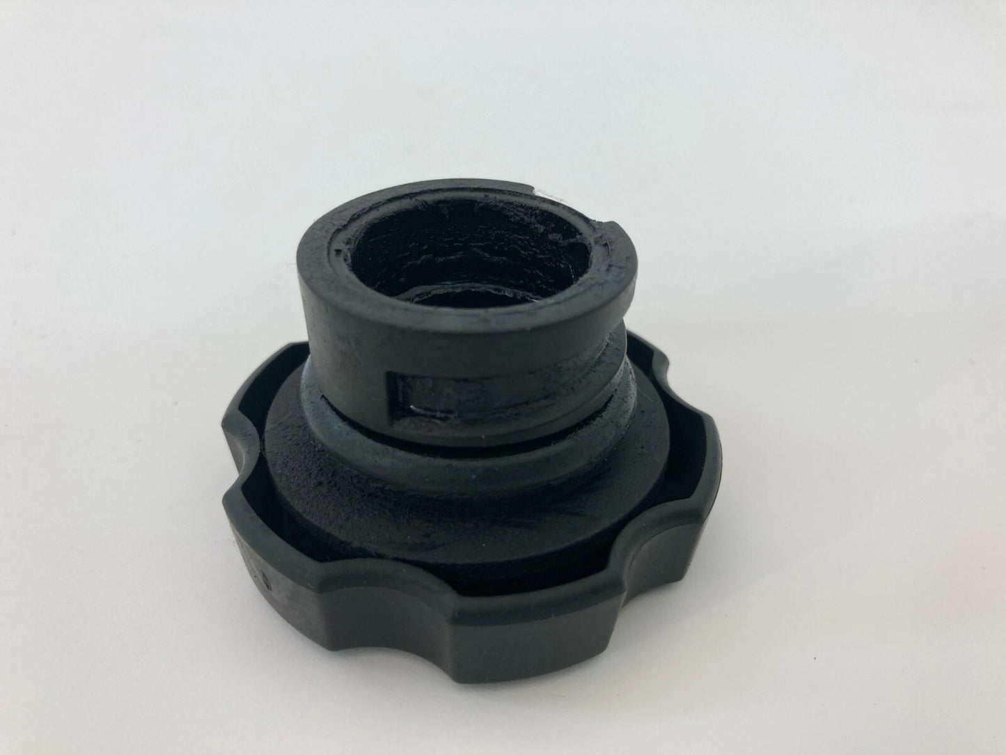 2004 2005 2006 2007 2008 ISUZU ASCENDER ENGINE OIL FILLER CAP LID SAE 5W-30 ASSY