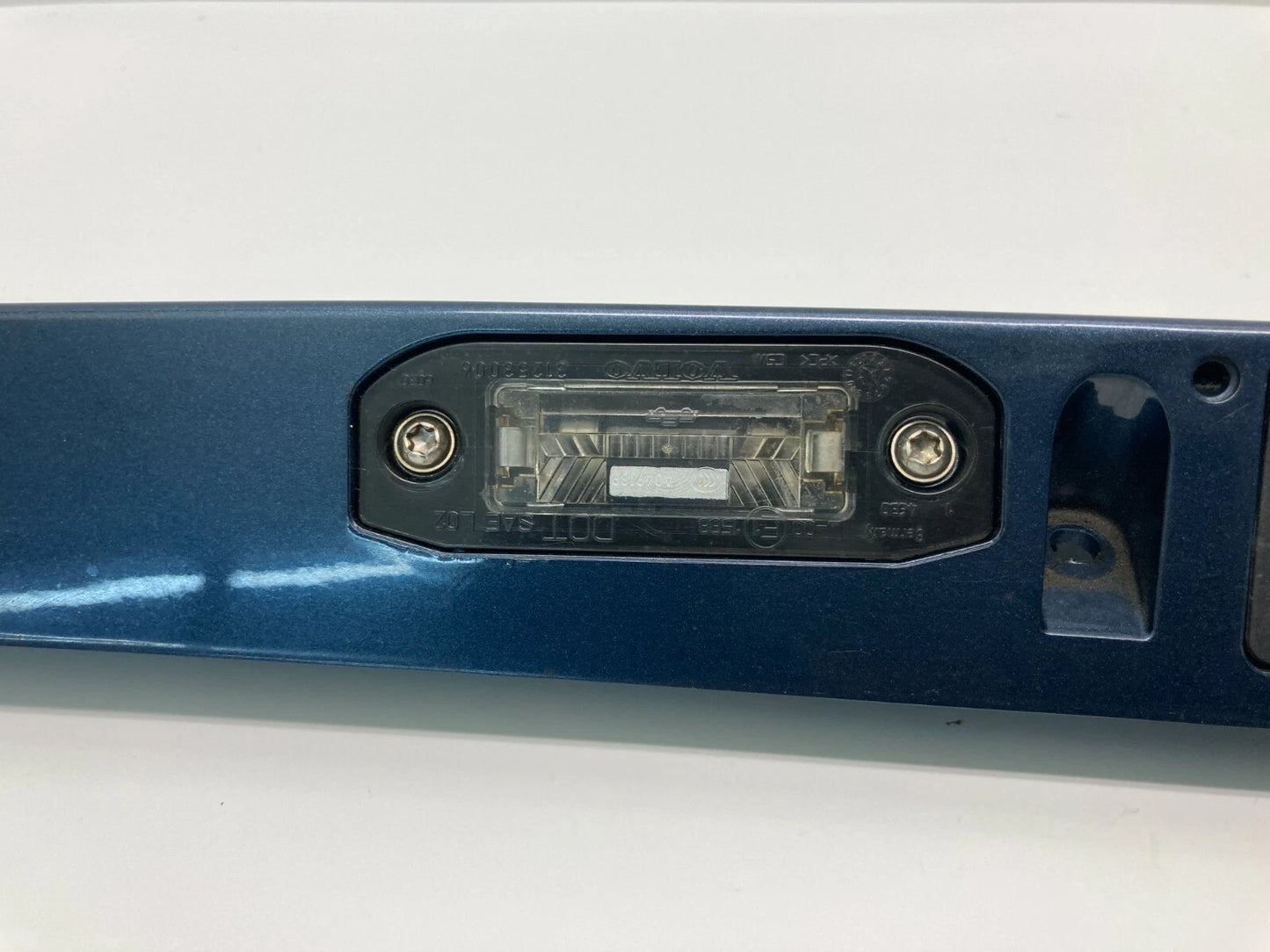 04-07 VOLVO S40 TRUNK LID LICENSE PLATE HANDLE BEZEL TRIM MOLDING 30699681 BLUE
