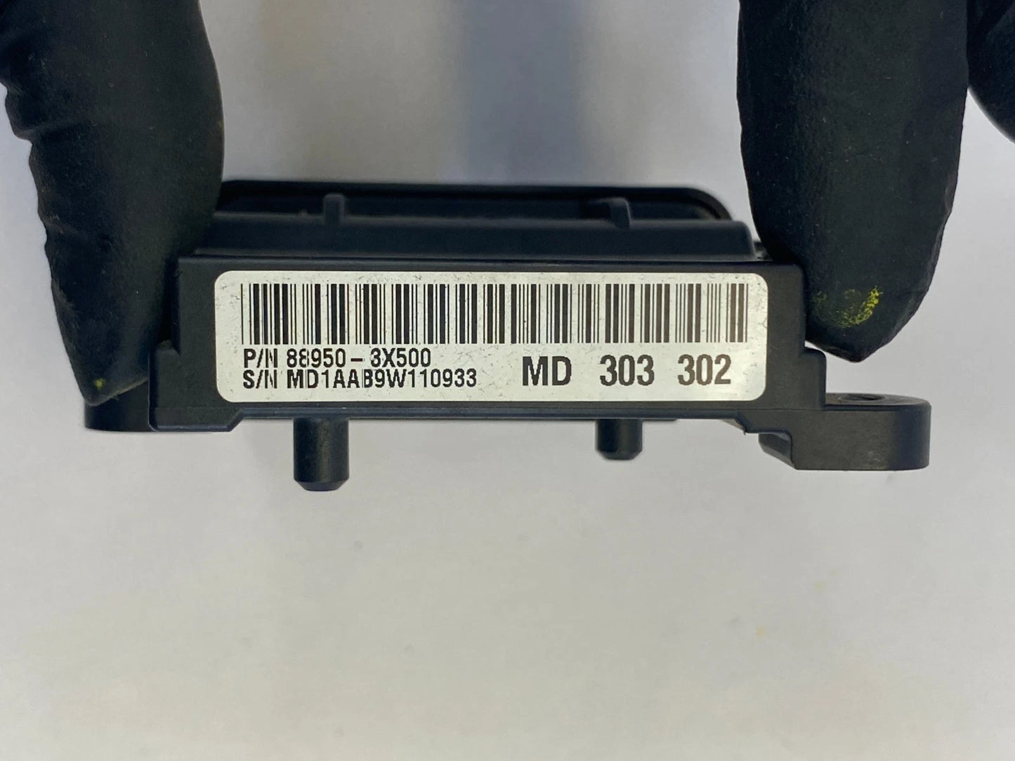 2011-2016 HYUNDAI ELANTRA RIGHT SEAT OCCUPANT SENSOR CONTROL MODULE 88950-3X500