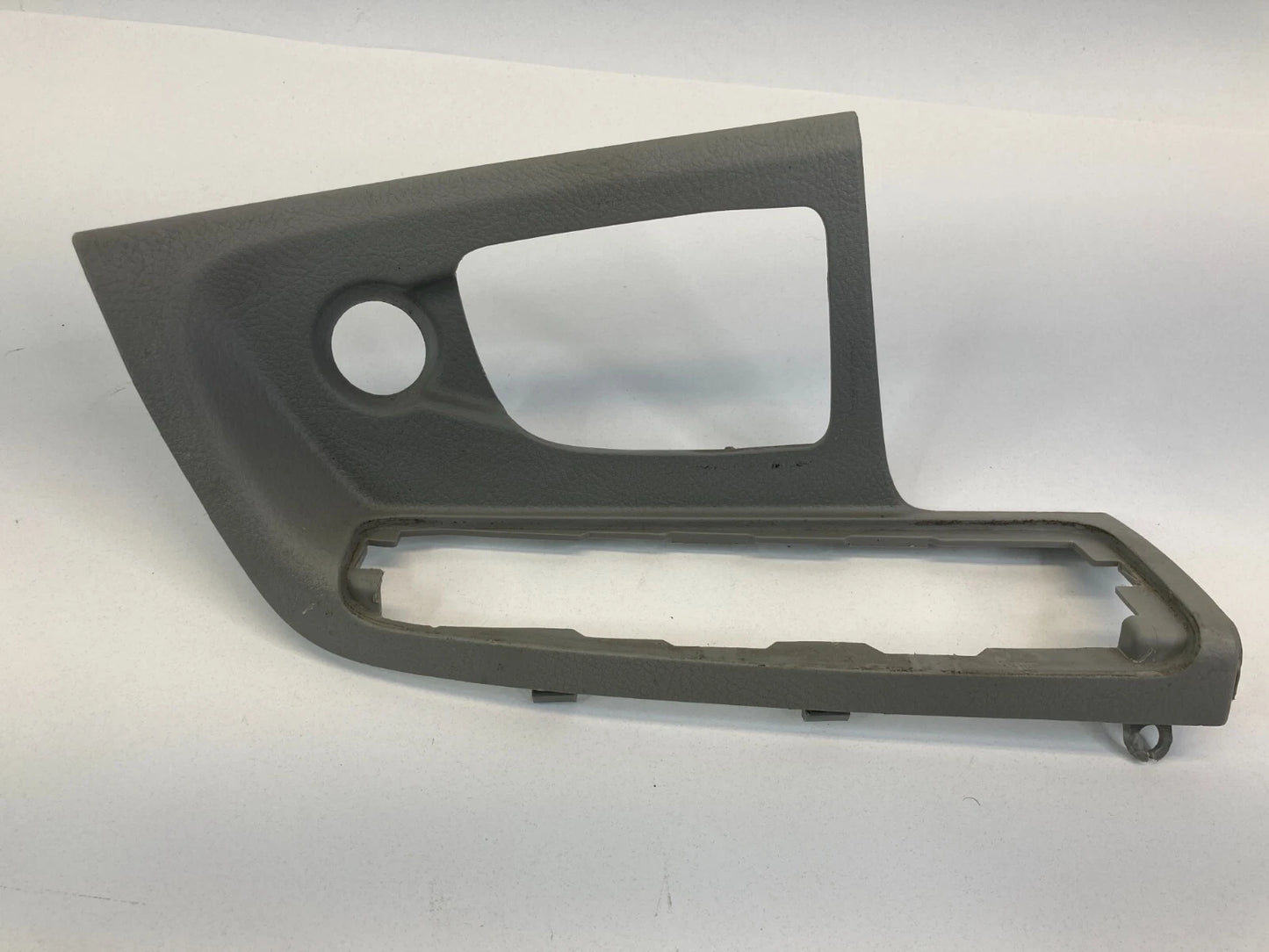 2004-2009 KIA SPECTRA FRONT RIGHT PASSENGER WINDOW SWITCH BEZEL OEM 82344-2F000