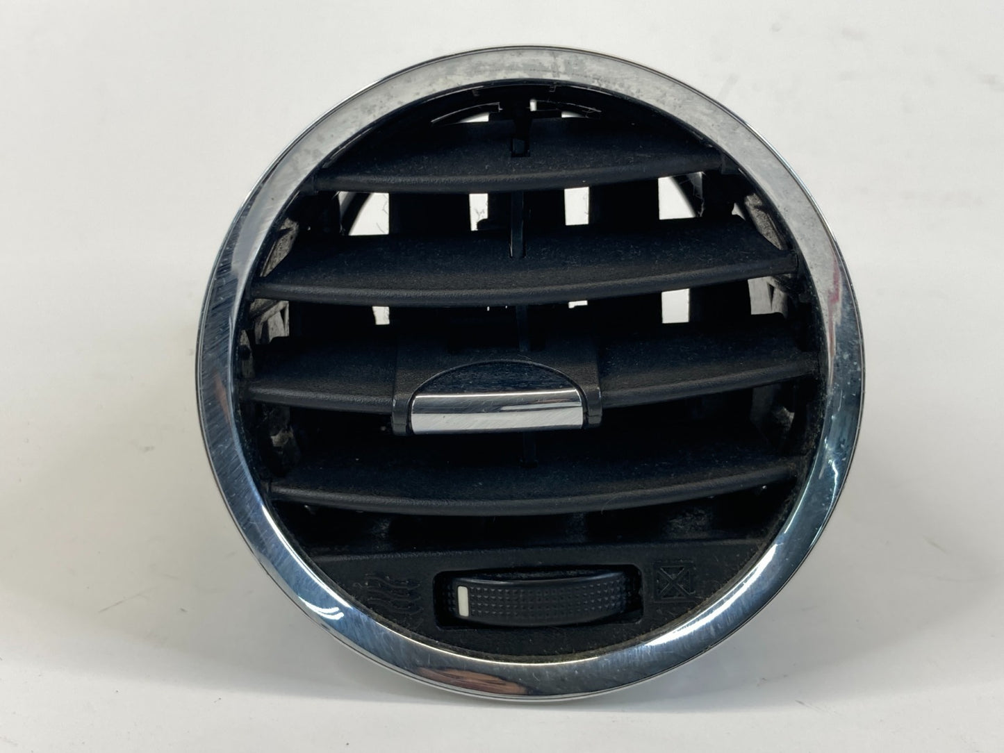 2012-2015 Chevrolet Captiva Dash Left Side Outer Air Vent A/C Grille Outlet Duct