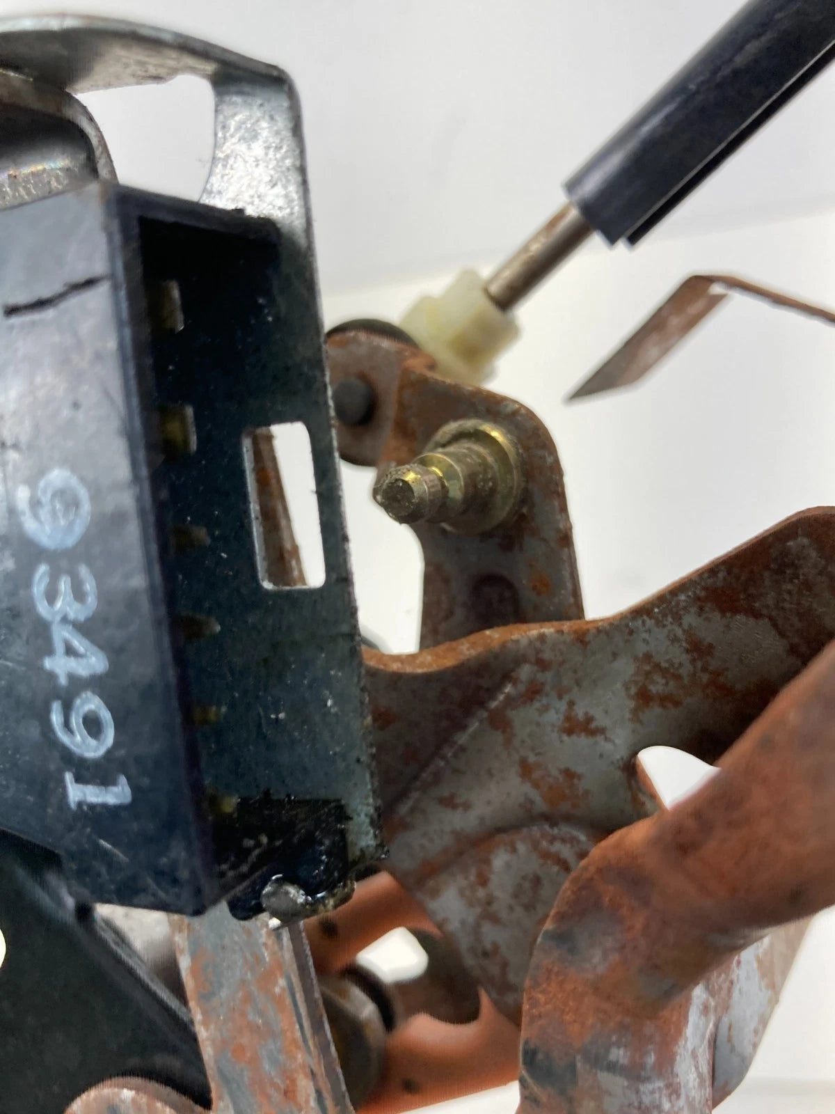 98 99 00 01 02 CHEVROLET CAMARO AUTOMATIC FLOOR GEAR SHIFTER LEVER HANDLE OEM