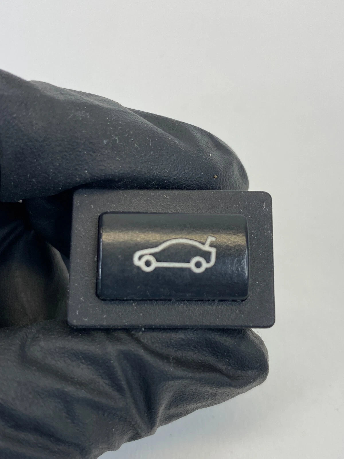 2004 2005 2006 2007 530I 525I TRUNK LID RELEASE CONTROL SWITCH BUTTON OEM