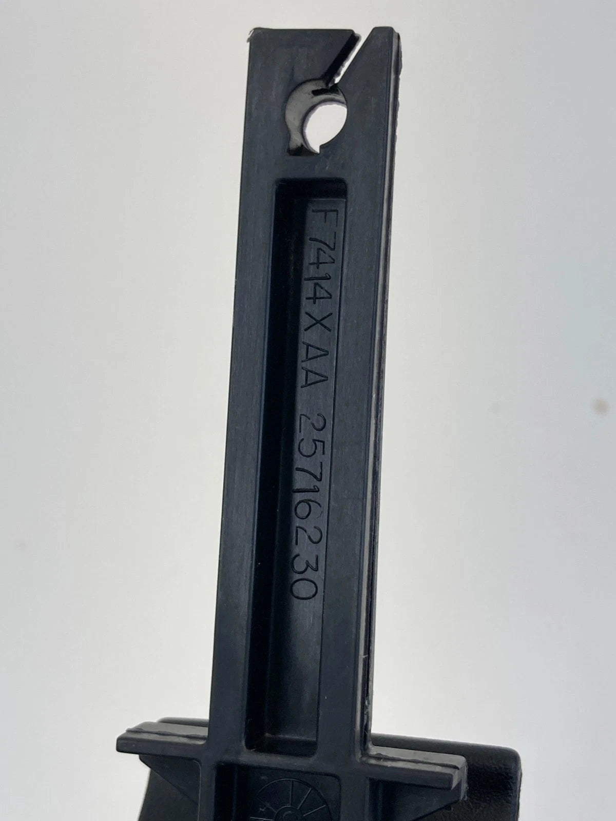 2004-2009 CADILLAC CTS EMERGENCY PARKING BRAKE RELEASE HANDLE LEVER 25716230 OEM