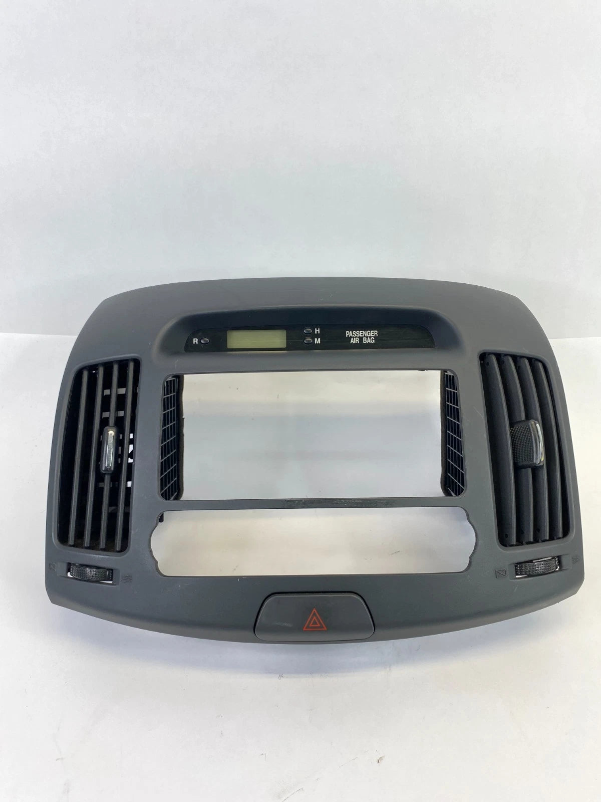 07-10 HYUNDAI ELANTRA DASH RADIO BEZEL AC AIR VENT TRIM W/ DIGITAL CLOCK OEM