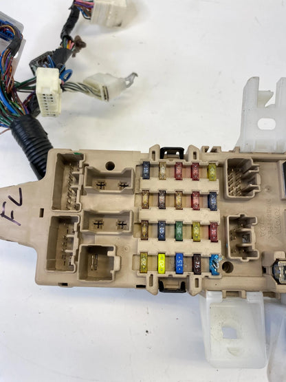 98-05 LEXUS GS300 DASH LEFT SIDE FUSE RELAY POWER BOX MODULE 89226-30040 OEM