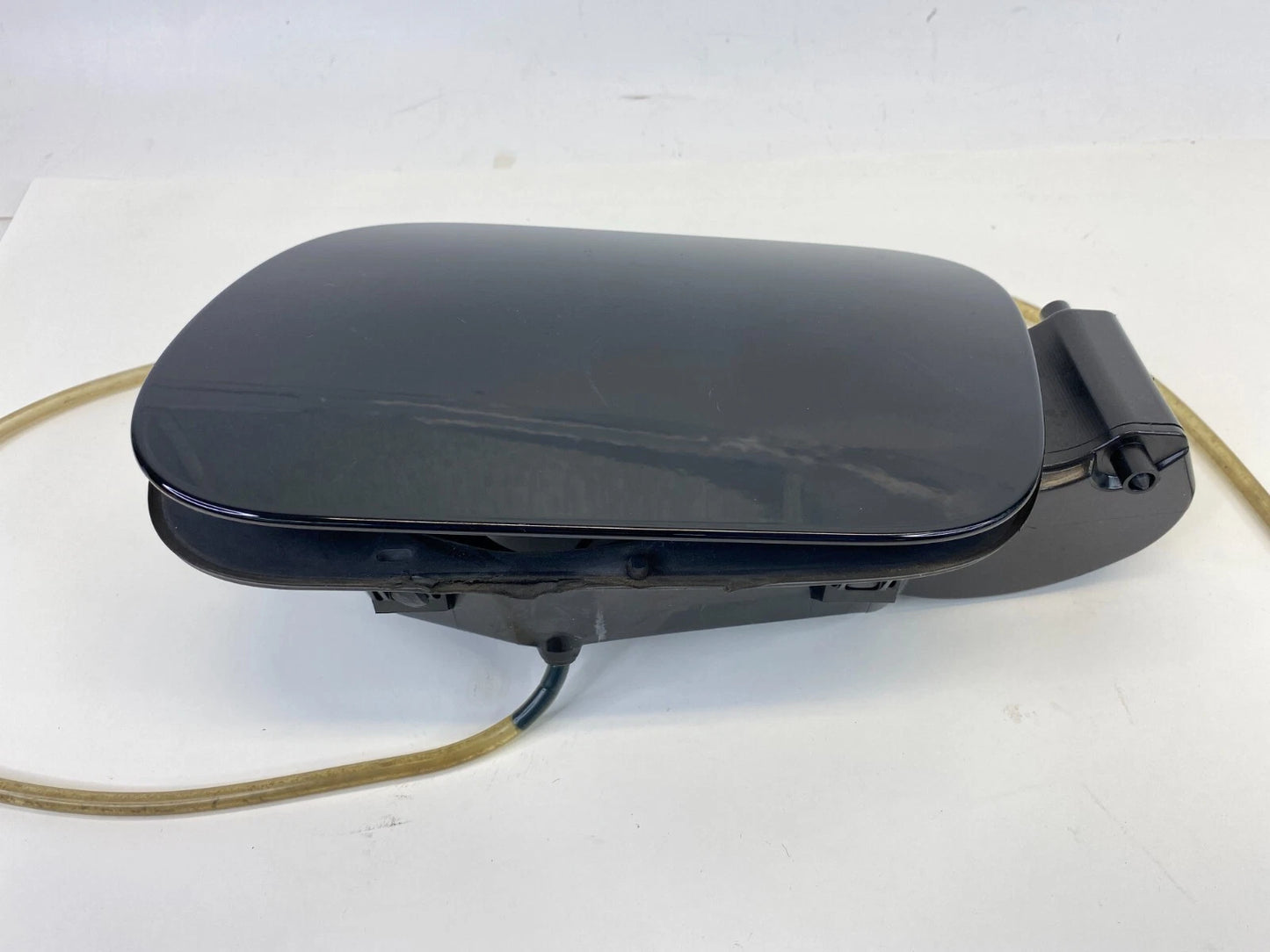 2011-2017 VOLKSWAGEN TOUAREG FUEL TANK DOOR FLAP REAR RIGHT SIDE OEM 7P6-809-857