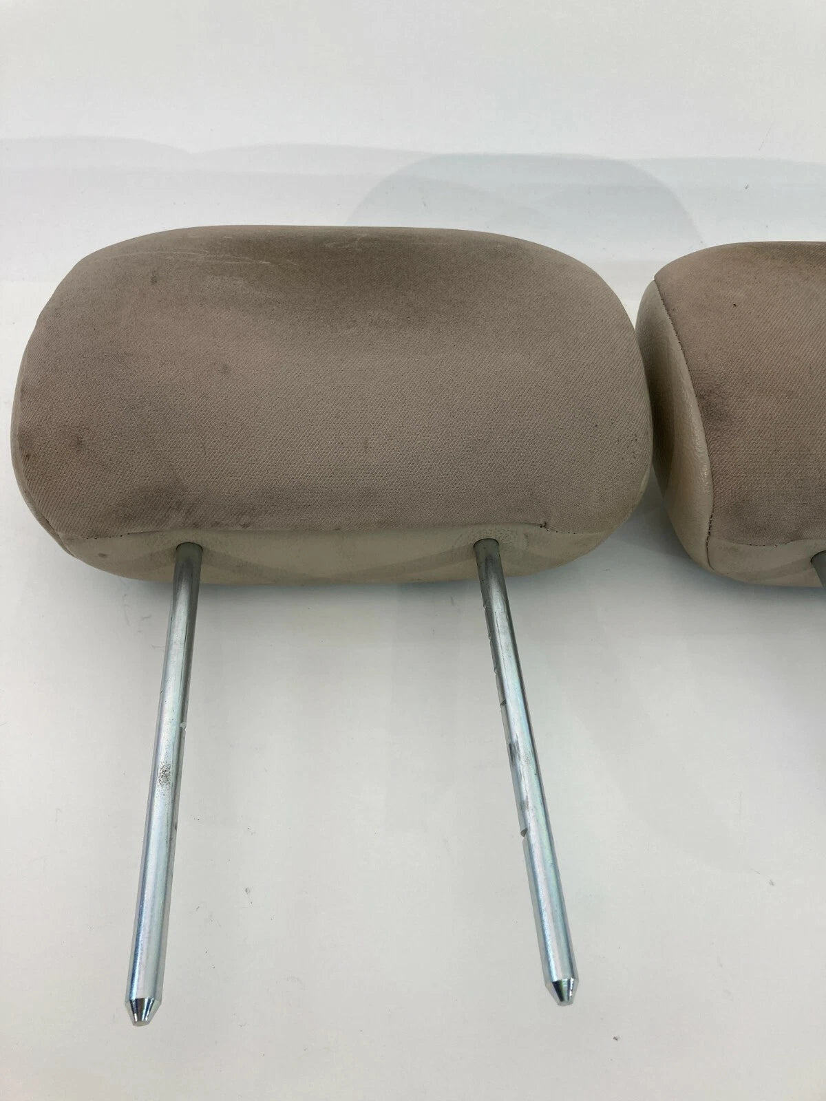 2002-2007 SATURN VUE FRONT SEAT HEADREST HEAD REST LEFT & RIGHT PAIR SET OEM