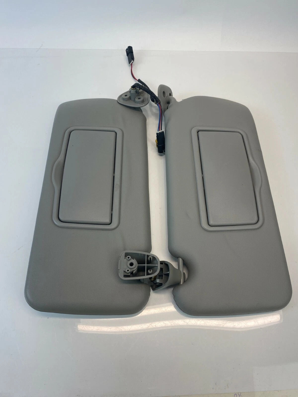 2003-2007 CADILLAC CTS SUNVISOR SUN VISOR SET W/ HOMELINK LEFT & RIGHT