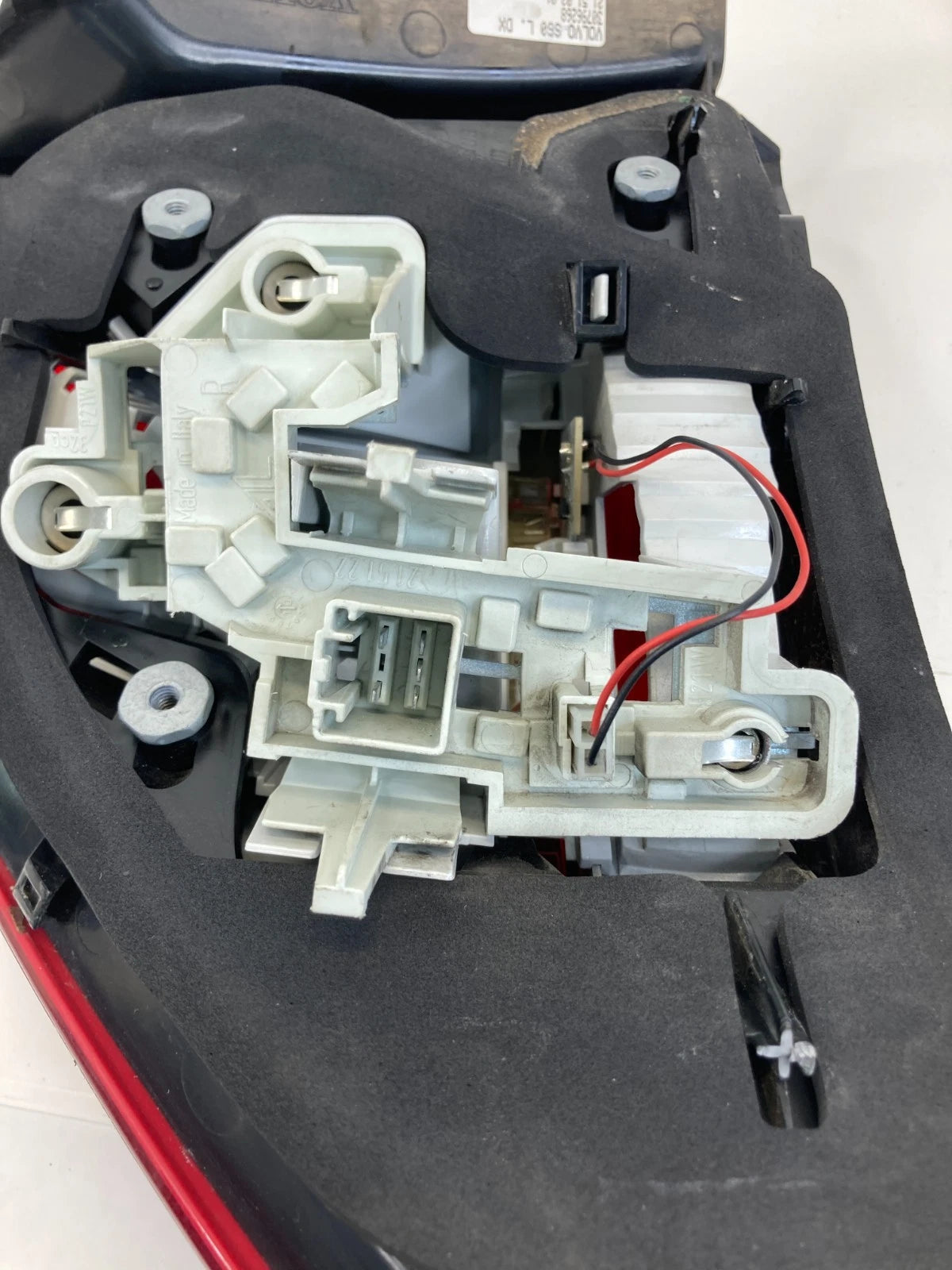 11-18 Volvo S60 Sedan Right Side Tail Light Outer Quarter Taillight 30796268 OEM